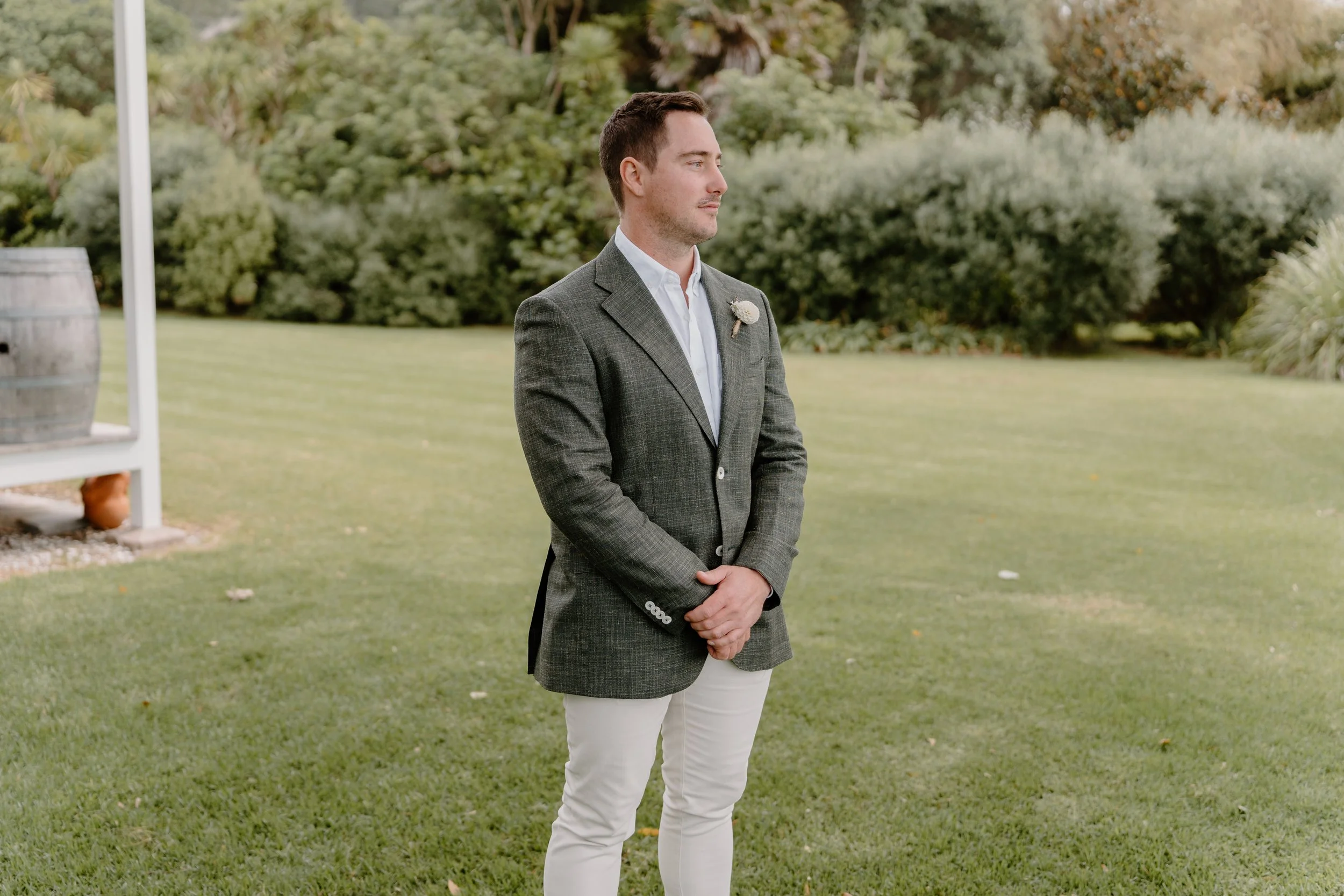MAN-O'-WARN-WEDDING-WAIHEKE-ISLAND-PHOTOGRAPHER-AARON-COURTNEY30.jpg