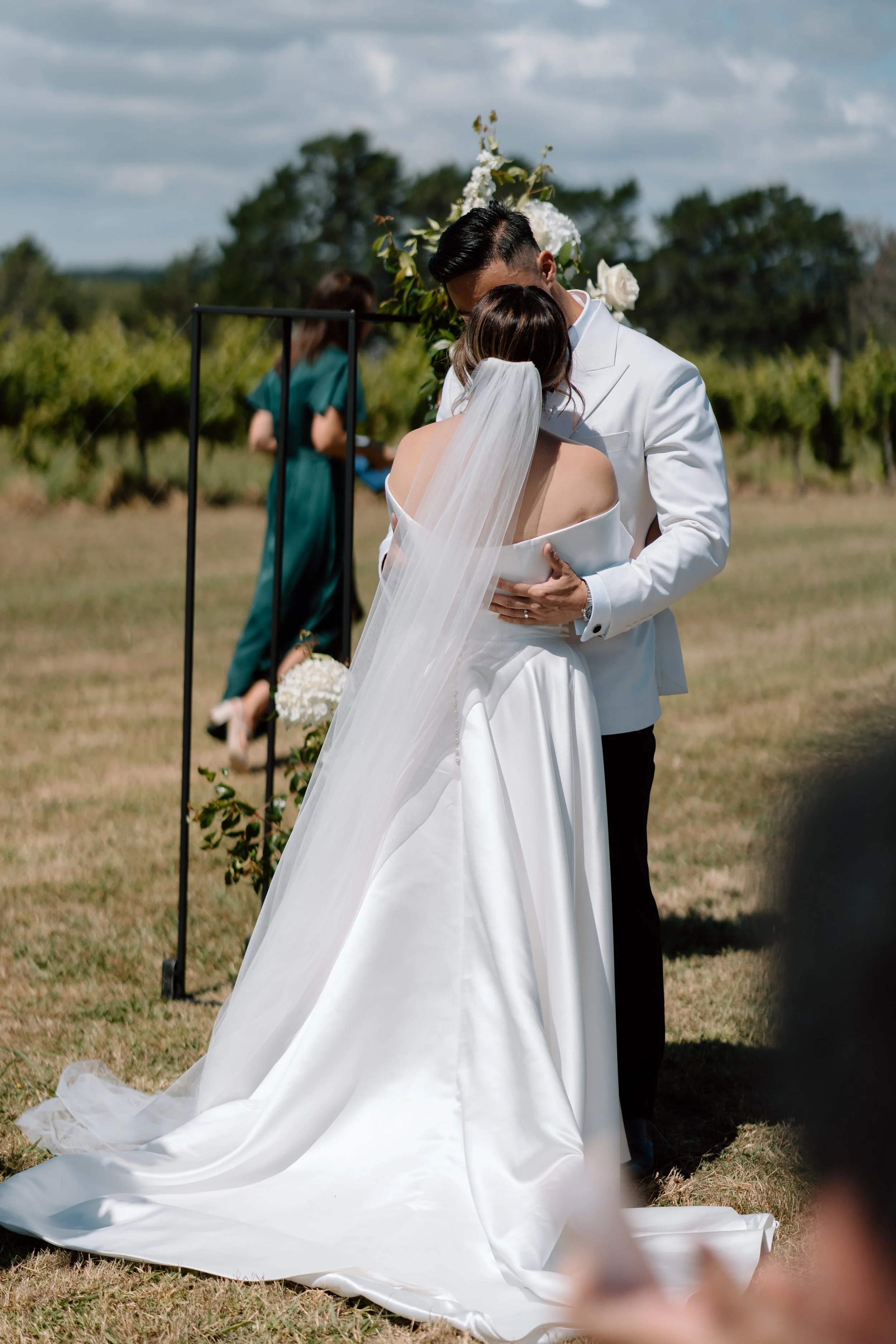 Mikki+Emily_Hunting-Lodge-Auckland-Wedding-Photographer92.jpg
