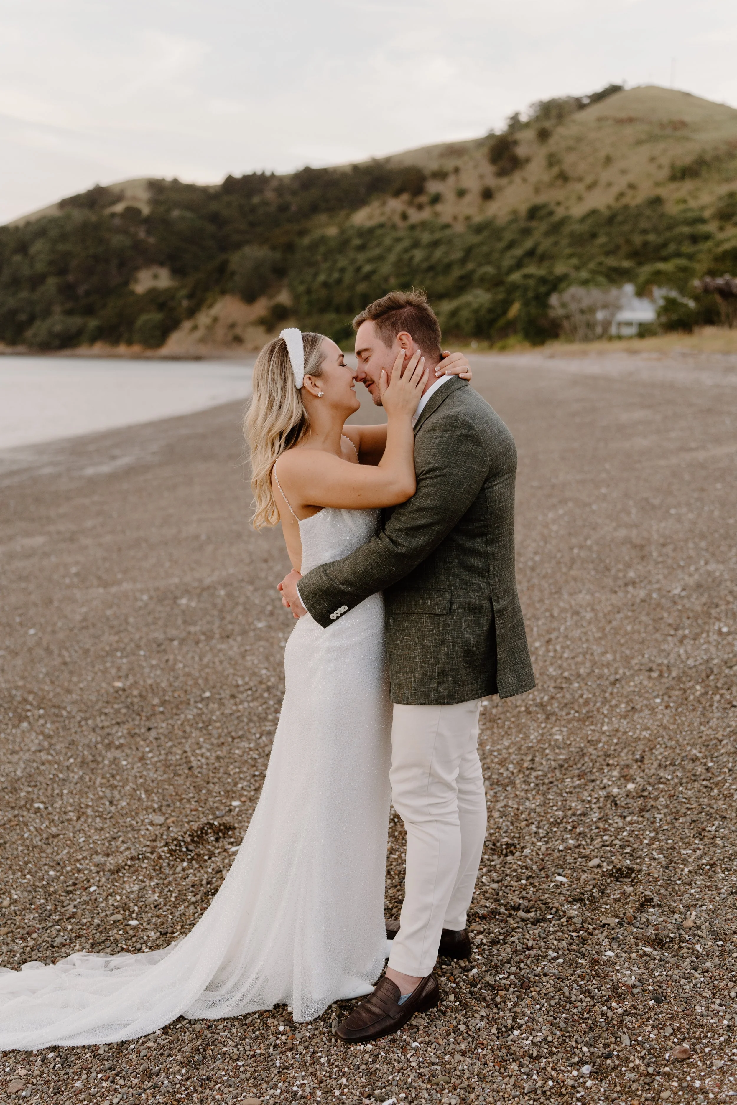 MAN-O'-WARN-WEDDING-WAIHEKE-ISLAND-PHOTOGRAPHER-AARON-COURTNEY115.jpg
