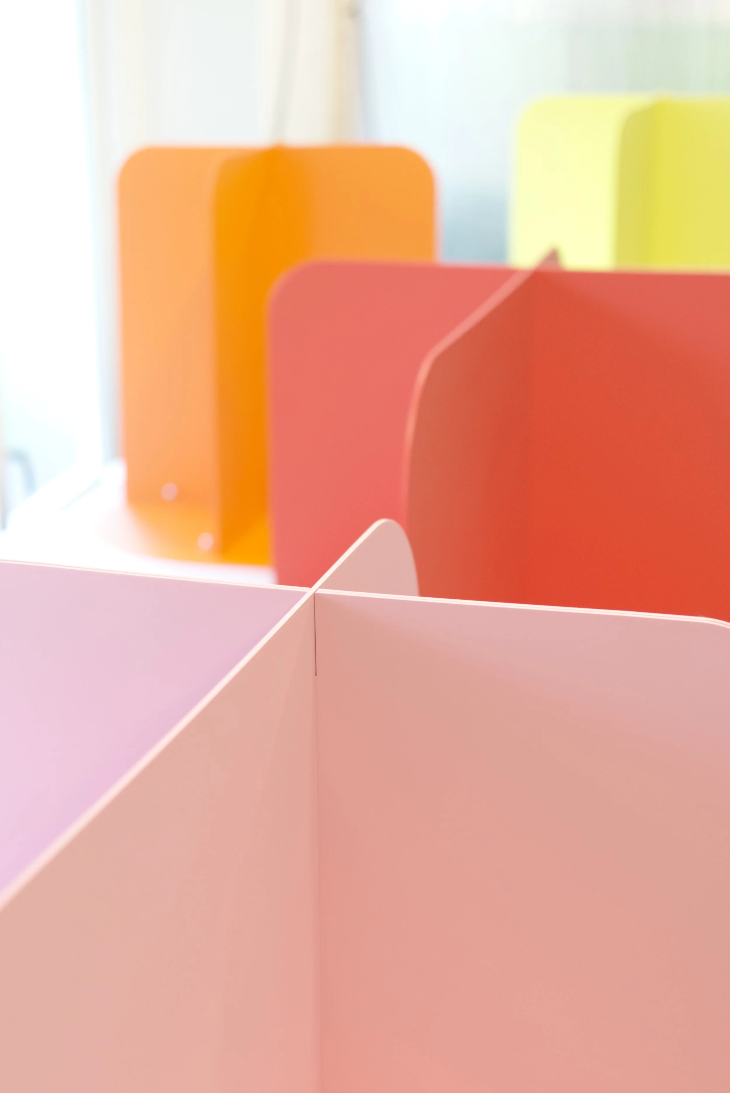 Colour salontafels in 3 verschillende kleuren.