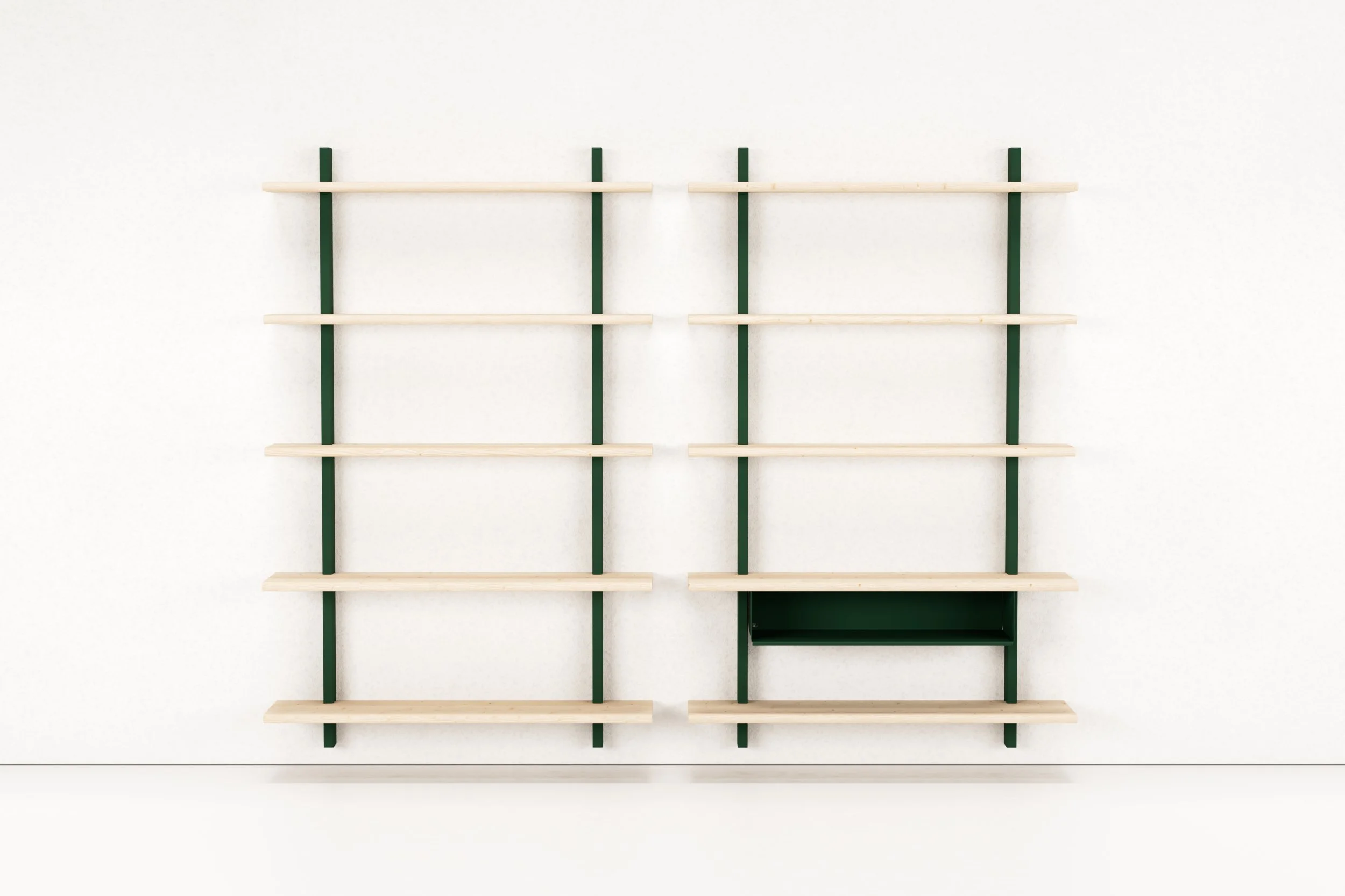 Minimalistisch houten wandrek met groene metalen frame, geen voorwerpen op de planken.