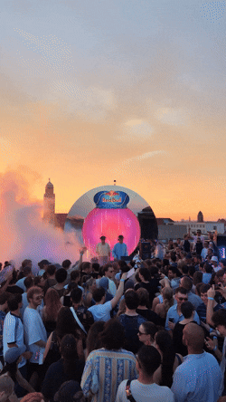 REDBULL-MIDSUMMER-STORY-HEARTSTRING-02.gif