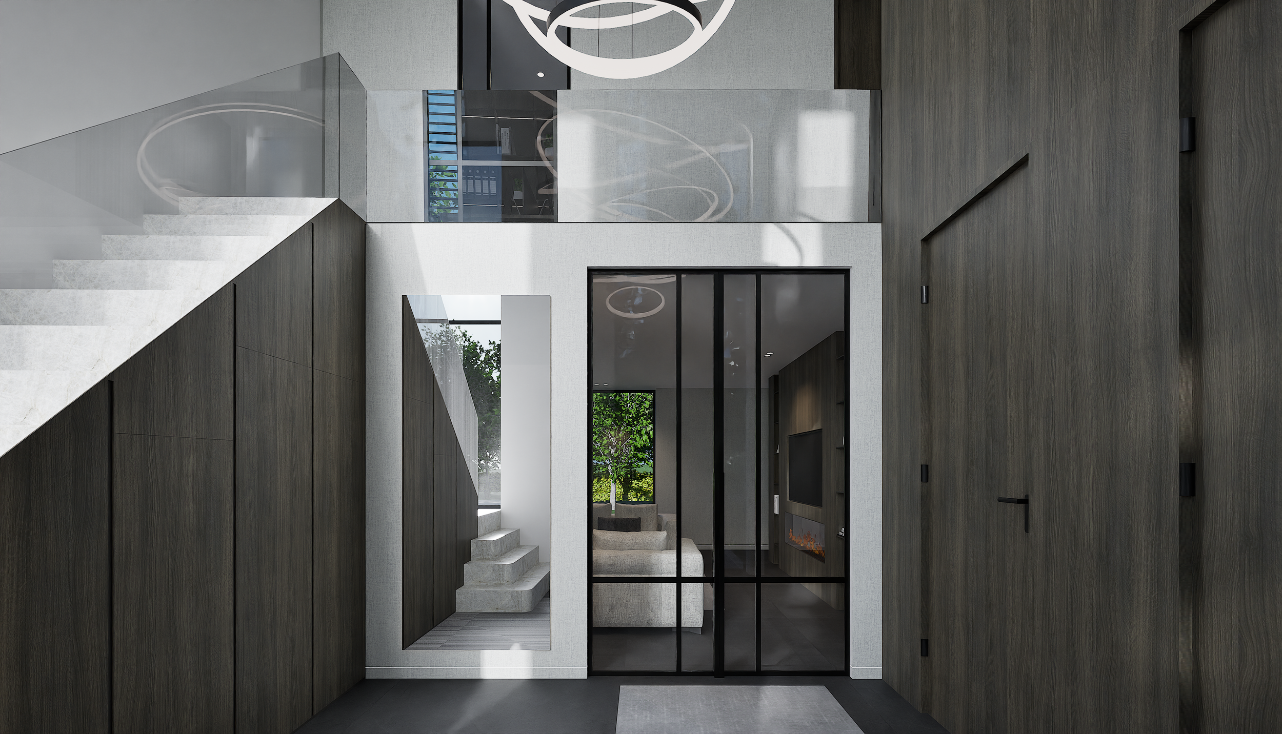 Interieur van een modern huis met een witte en donkere houten muur, een glazen balustrade en een trap, die zicht geeft op een woonkamer met een bank, een tv en een open haard. Boven is er een ronde plafondlamp.