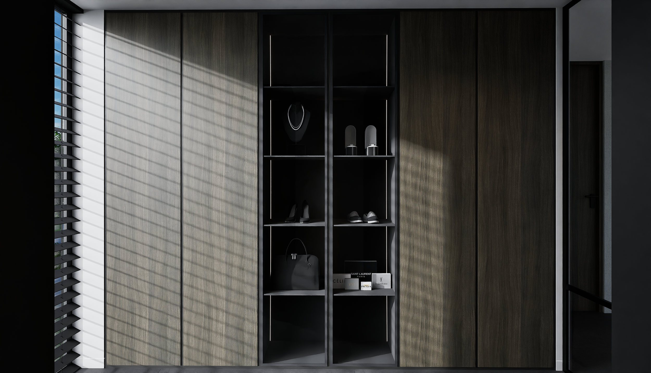 Moderne inloopkast met donkere houten en zwarte stellingen, met schoenen, sieraden en parfums, naast een raam met horren die zonnestralen werpen.