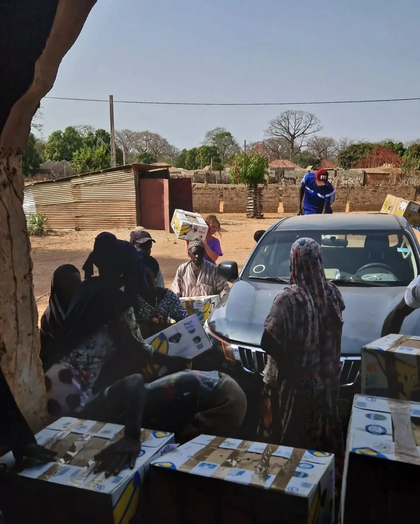 &bull; binnenland van Gambia &bull; 

Een tijdje geleden werden we benaderd met de vraag of we konden helpen met het inzamelen van medische materialen voor een dorp in het binnenland van Gambia; Juruku, die dat heel hard zouden kunnen gebruiken. Met 