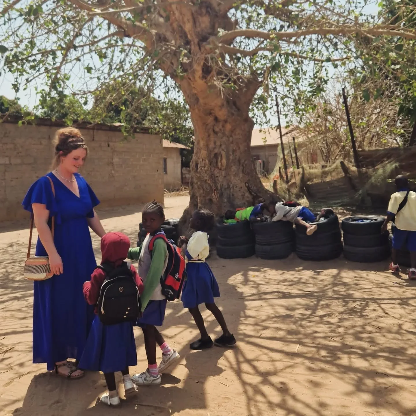Wat een heerlijk gevoel van thuiskomen in Afrika, Gambia! 🇬🇲☀️ we hopen een fijne tijd met elkaar te mogen hebben, waarvan we uiteraad onze ervaringen hier met jullie gaan delen!