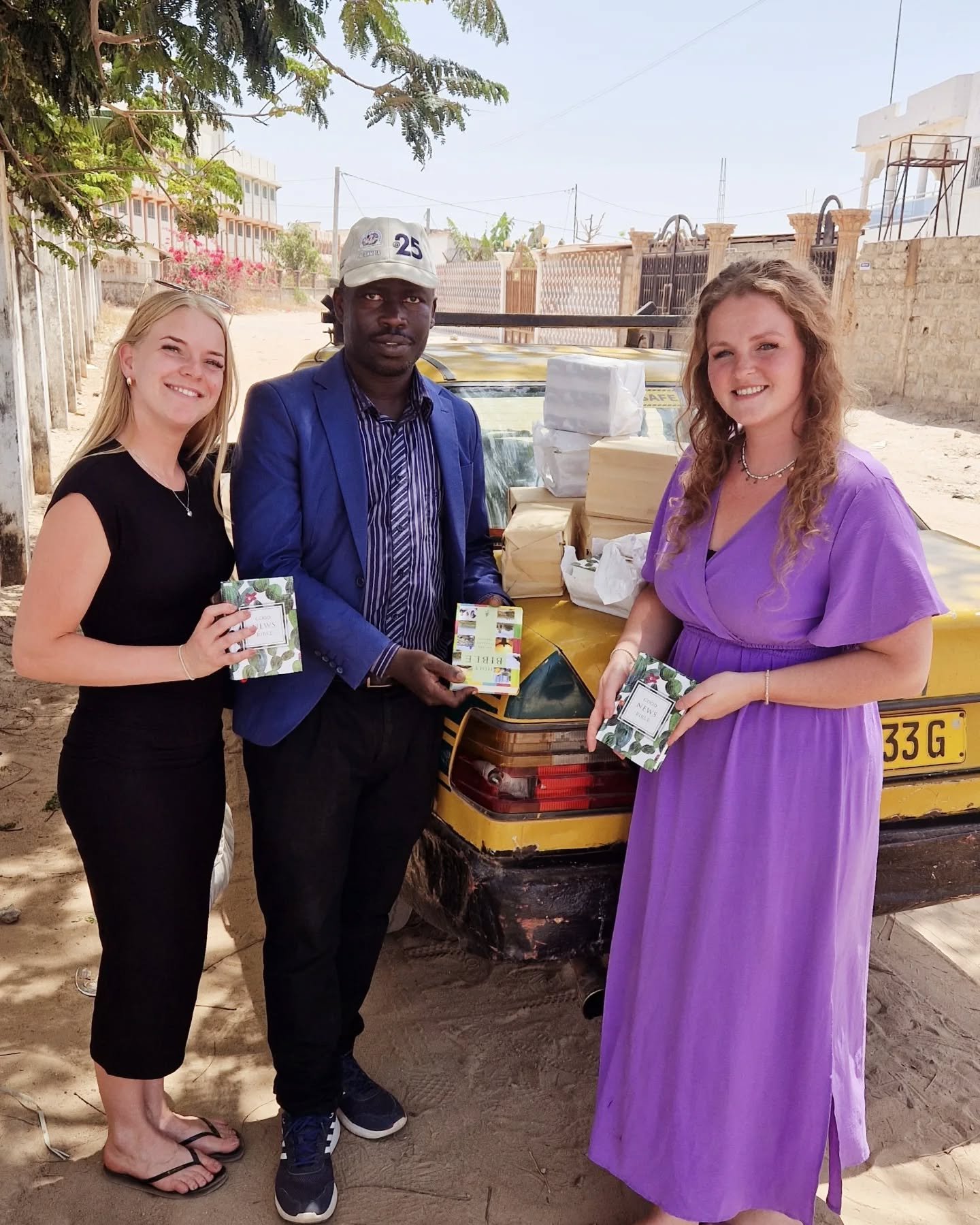 &bull; bijbel project &bull;&nbsp;

Gisteren zijn we mee geweest naar de lokale kerk, wat altijd een heel avontuur is. 🙌🏽 In de Afrikaanse kerk is alles heel kleurrijk, wordt er uitbundig gezongen en gedanst. Enorm veel vreugde! We hebben aan 2 ver