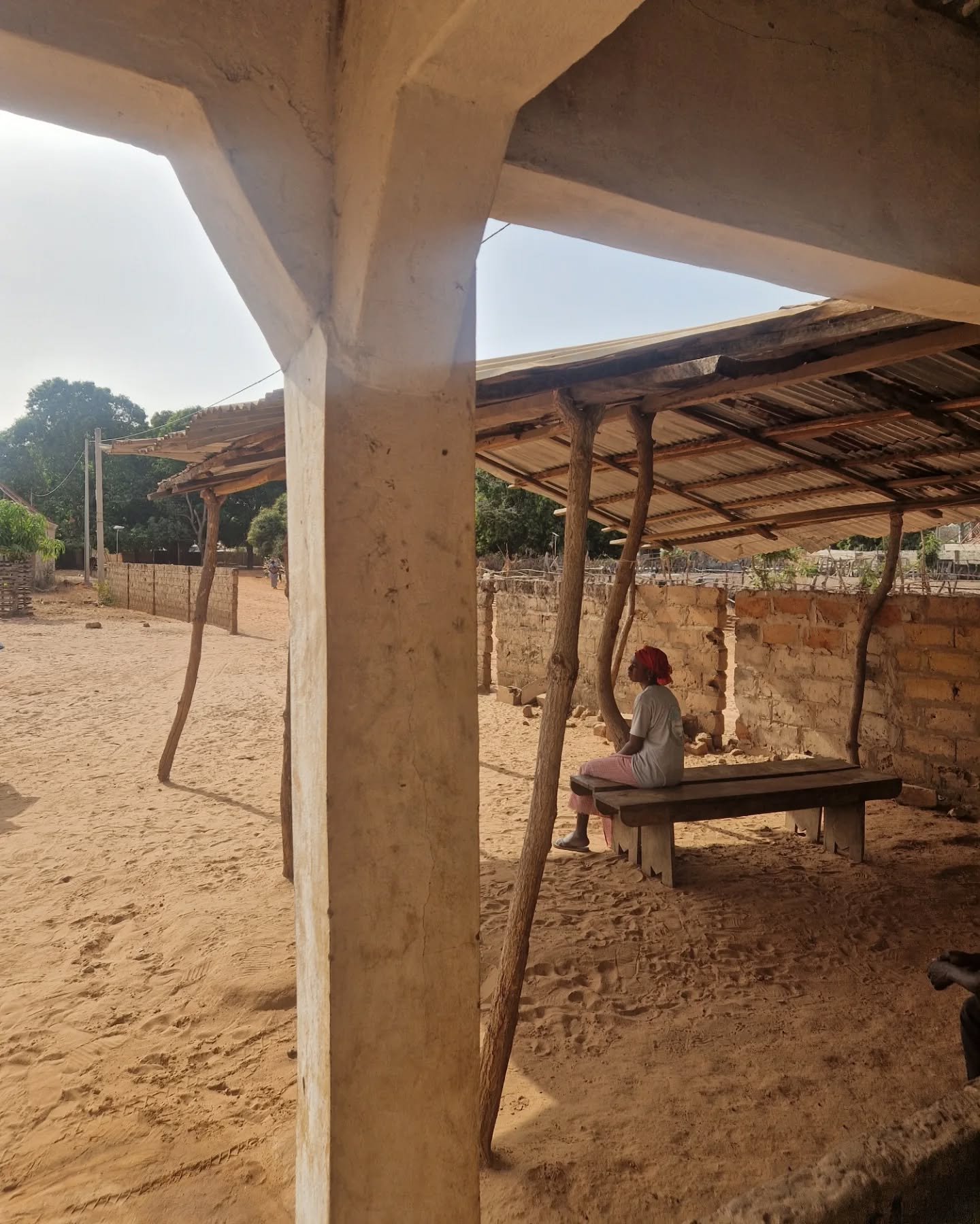 &bull; ziekenhuis in Juruku &bull; 

Het ziekenhuis in Juruku, zoals je op de foto's kan zien, is in zeer slechte staat. Maar, voor het dorp hier, is het in sommigen gevallen levensreddend en funtioneel! Helaas is dit in sommige gevallen, niet voldoe