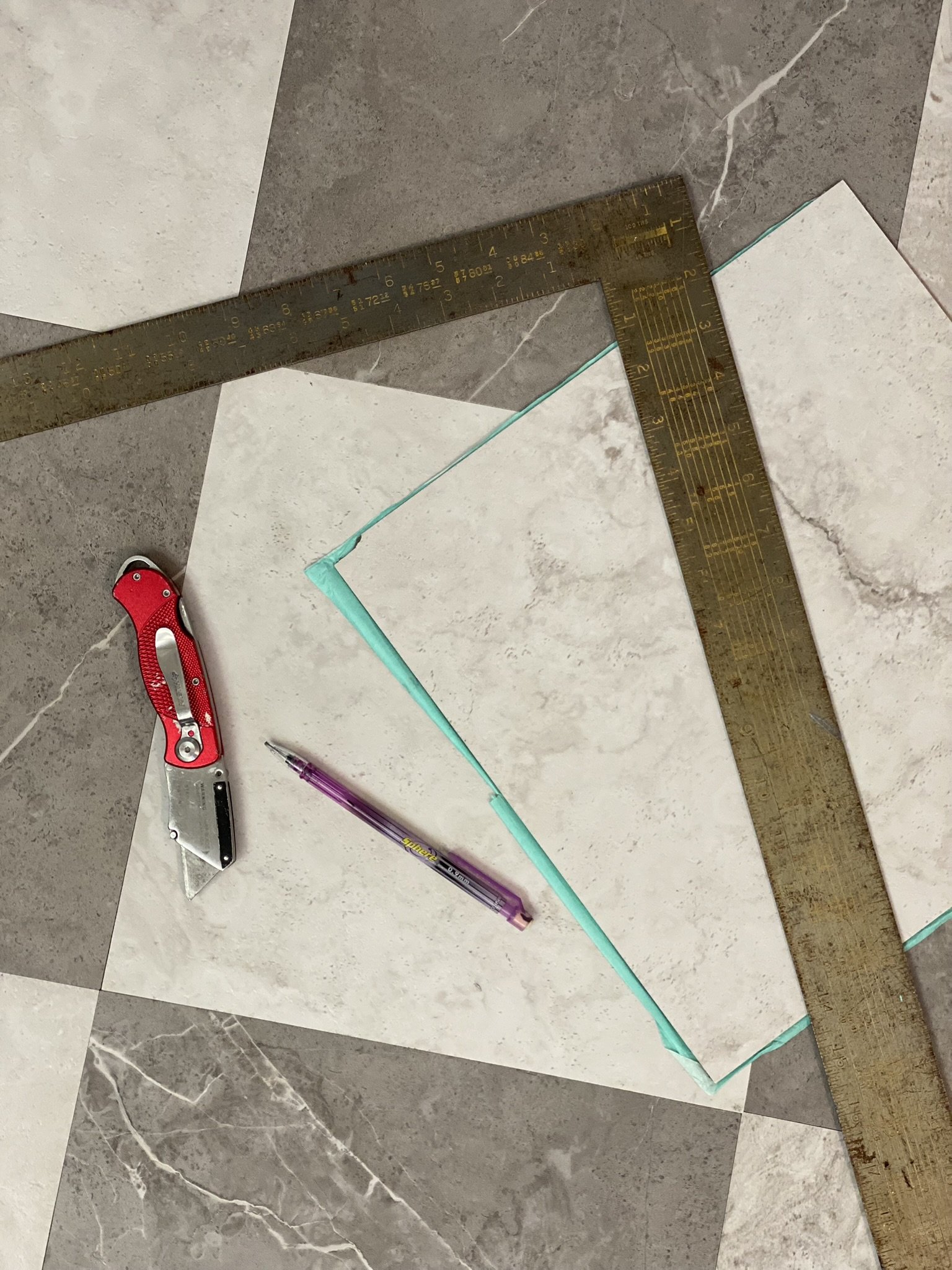 DIY Bathroom Floor Makeover: Timeless Harlequin Pattern Using Peel and Stick Tiles