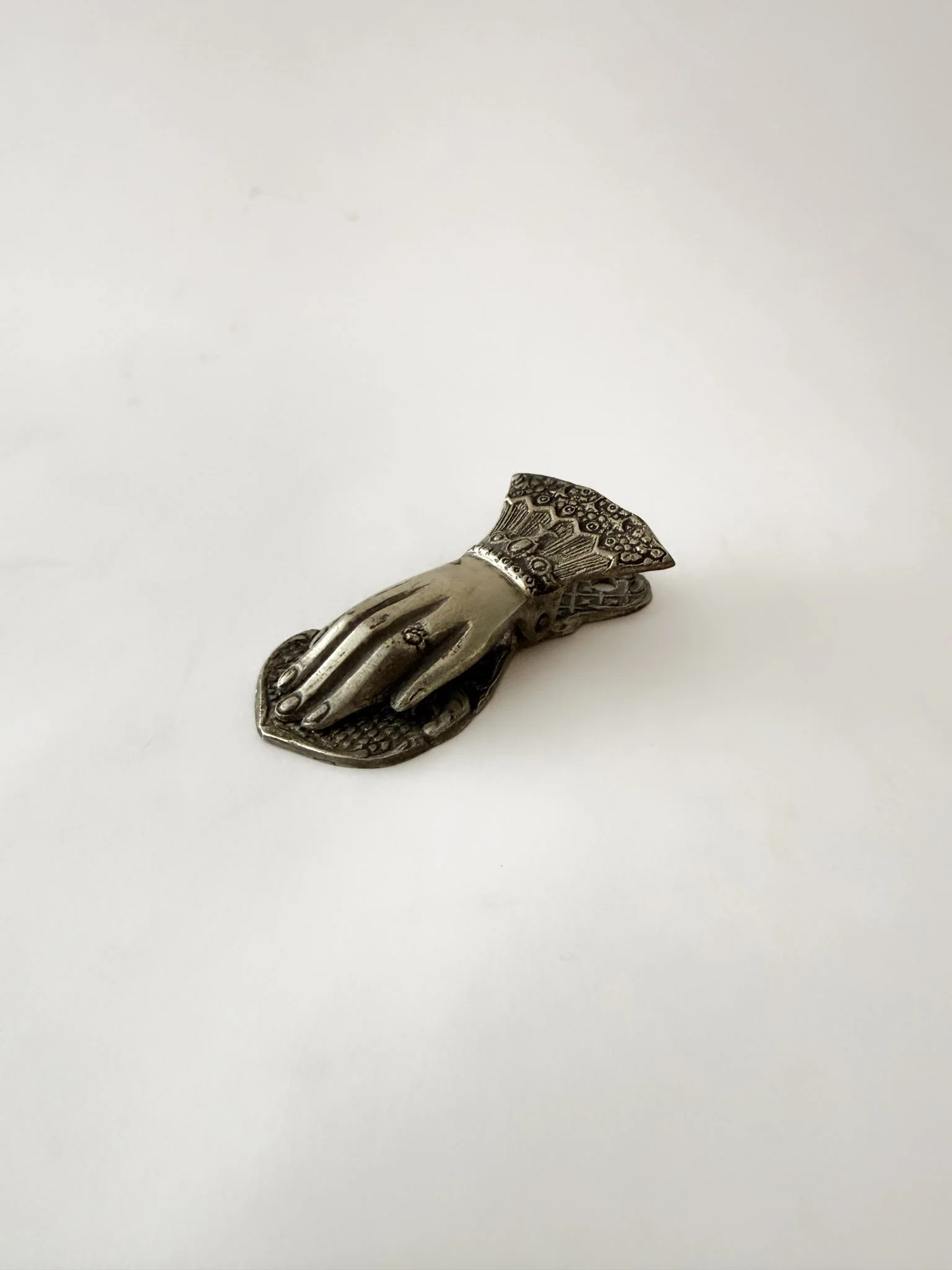 Victorian-Style Metal Hand Clip