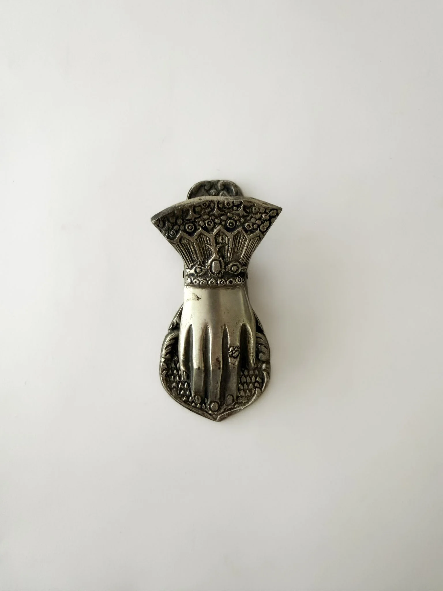 Victorian-Style Metal Hand Clip