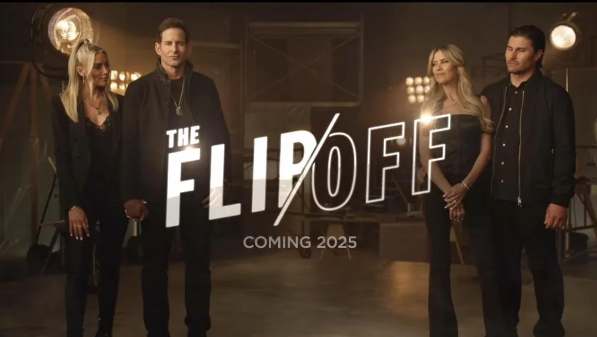 Promo della serie TV 'The FlipOff' con cinque personaggi in un ambiente di produzione, annunciando il debutto nel 2025.