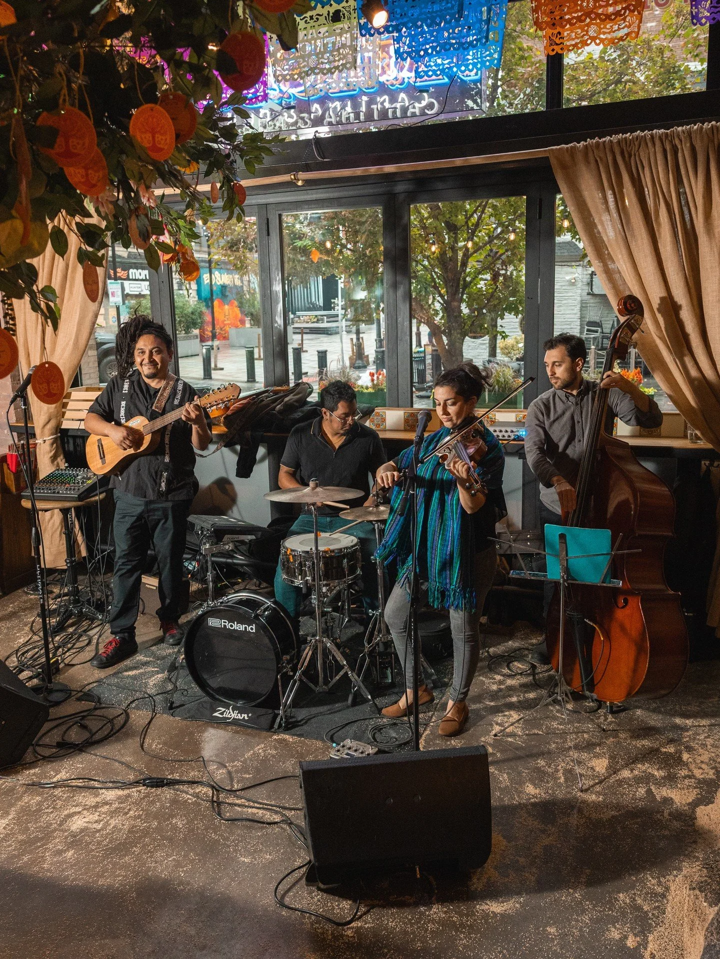Now, we couldn&rsquo;t add a weekly Irish seisi&uacute;n without also embracing a bit of jarocho spirit, could we?

Every Sunday from 5pm to 8pm, Domingo de Pachanga brings a lively fusion of cumbia, Mexican son jarocho, and other Latin American rhyt