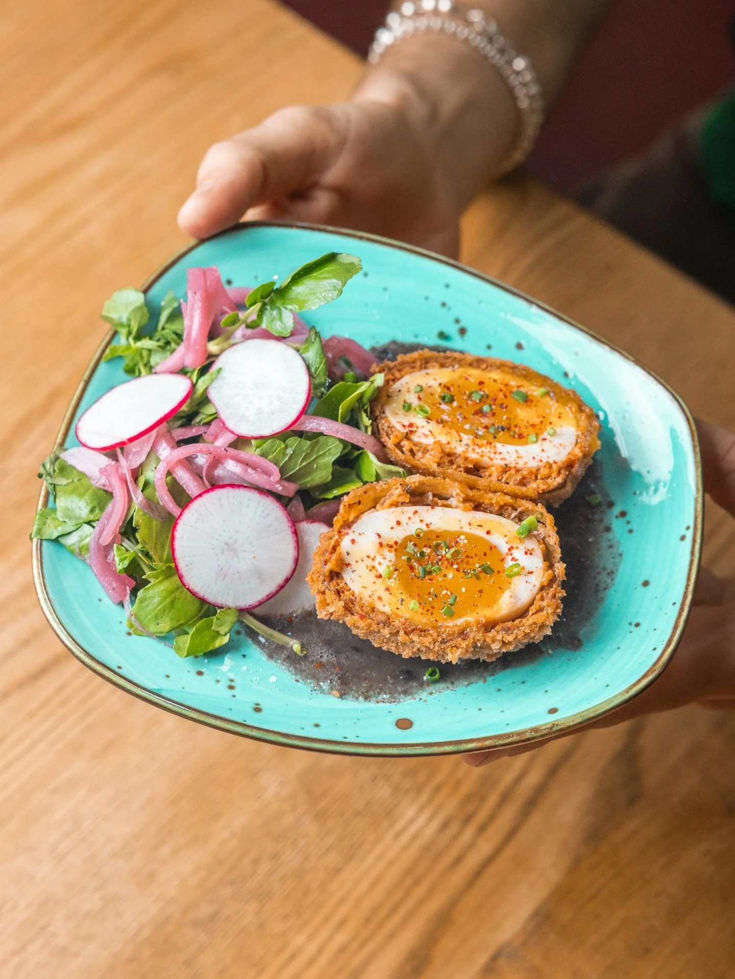 S&iacute;, it looks like a regular Scotch Egg - but looks can be deceiving.

This @thedeadrabbitny cult classic has been reworked for San Patricios, swapping the traditional Cumberland sausage mix for chorizo and ground beef to spice things up a bit.
