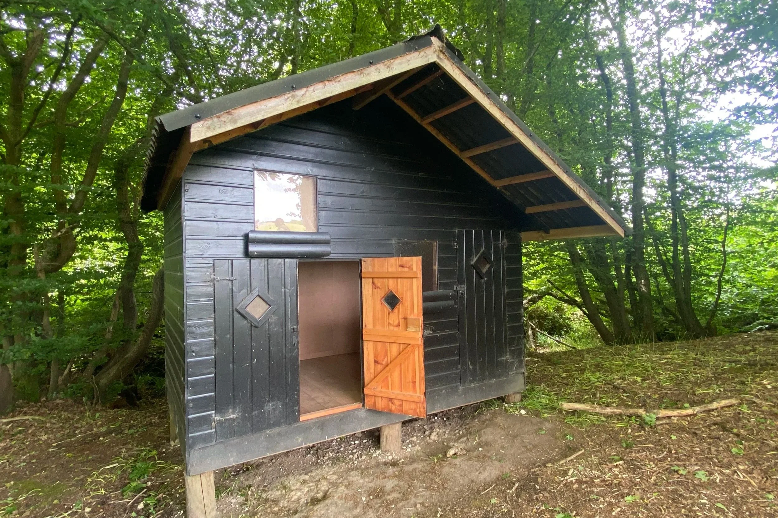  Huts, shelters + campervans  - A selection of simple shelters and cabins, situated around the site for maximum peace and quiet. For those with campervans, three power hook-ups are also available.