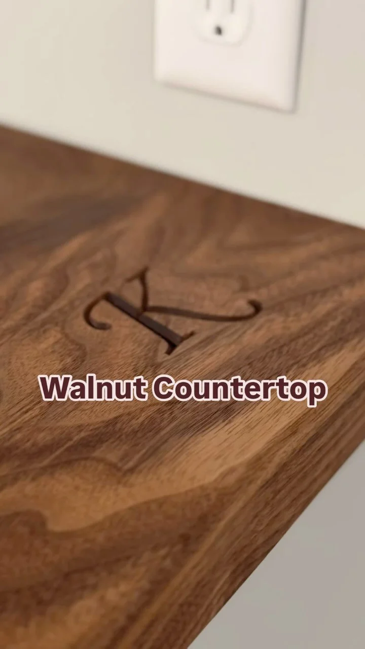Here’s a walnut countertop to wrap up a basement remodel…engraved with a “K” for the customers last name and finished with Rubio monocoat pure. Love me some walnut!
.
.
.
#madewithkencraft #woodworking #bartop #countertop #cu