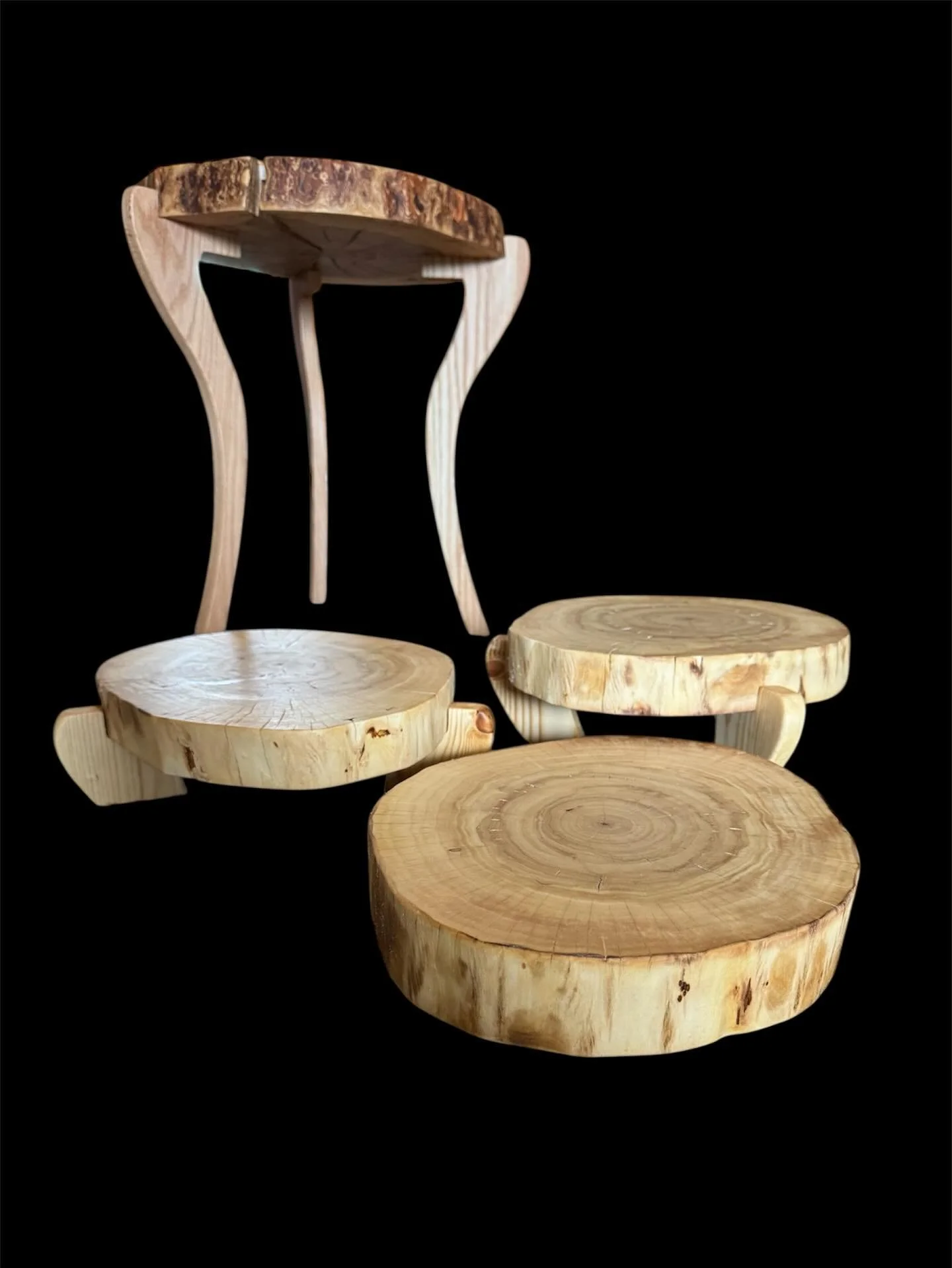Cookies from trees cut down on customers property made into an end table and some little charcuterie/display trays.
#cookies #endtable #charcuterie #woodworking #bowtieinlay