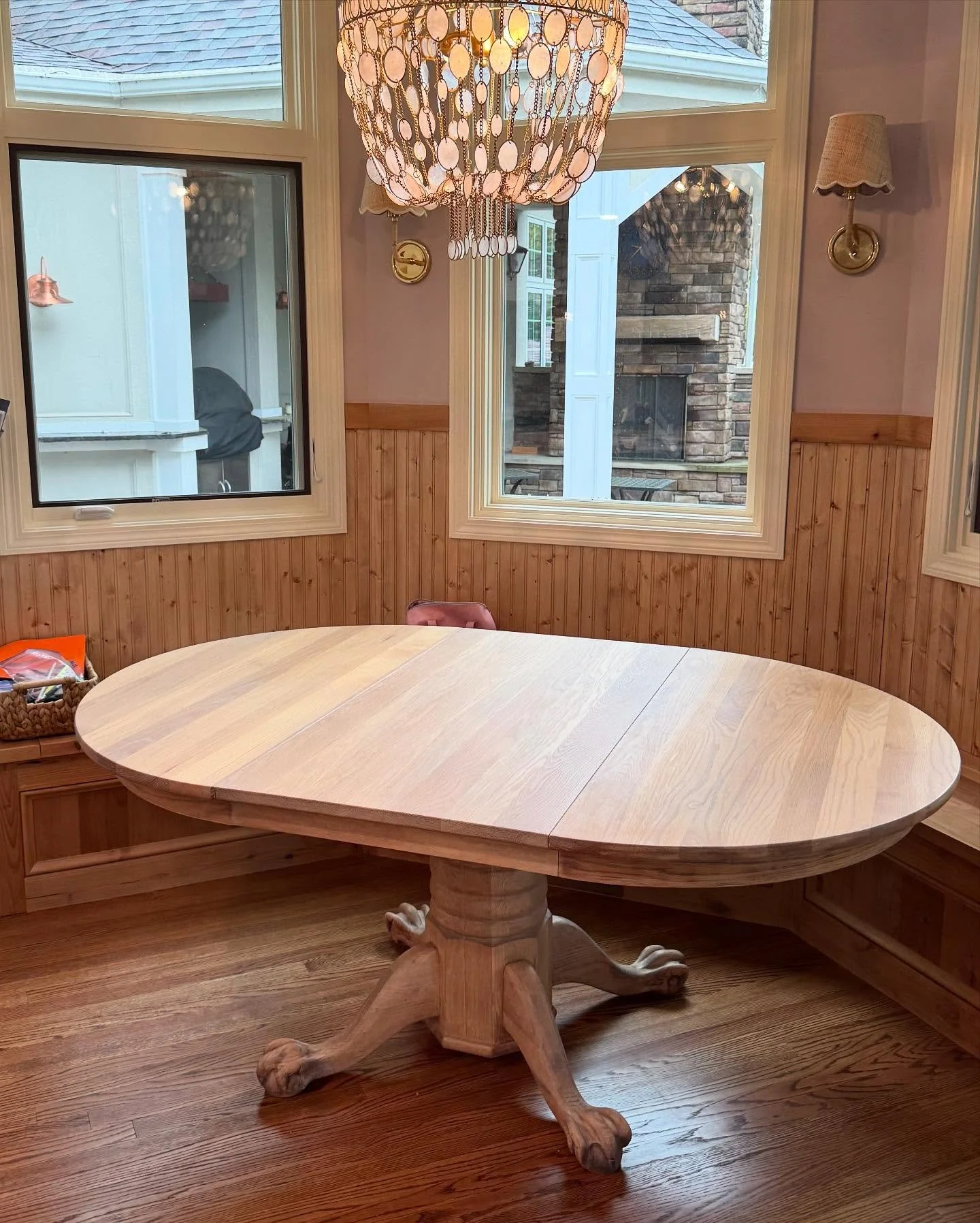 This table needed a leaf and a facelift. The leaf was built from white oak and the existing table top and base were stripped/sanded and repaired. All finished with @rubiomonocoatusa “natural”.
#diningtable #extensiontable #extendingtabl