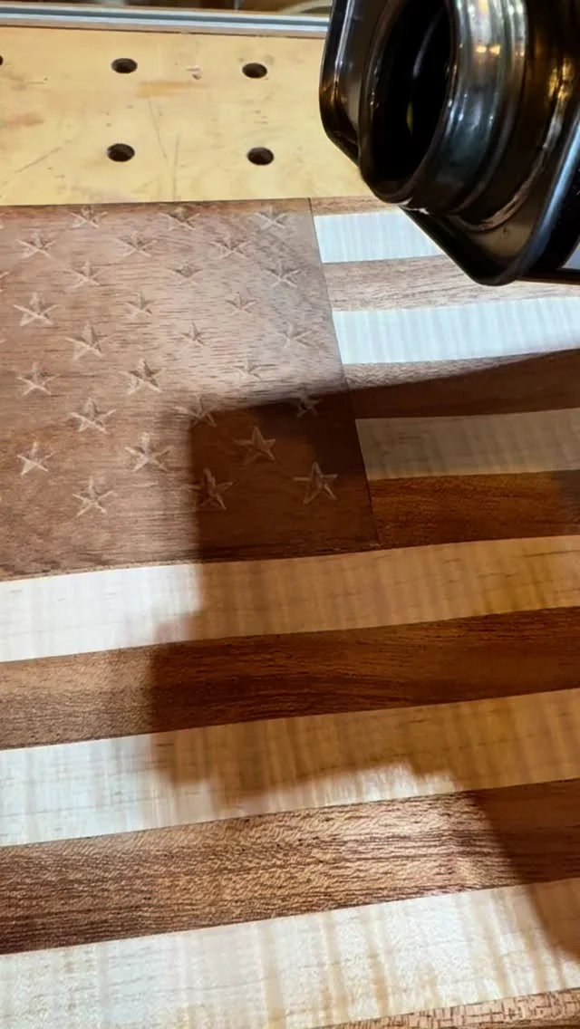 A wavy flag humidor 🇺🇸…
Mahogany and curly maple with Spanish cedar interior
#humidor #america #madeinamerica #madewithkencraft