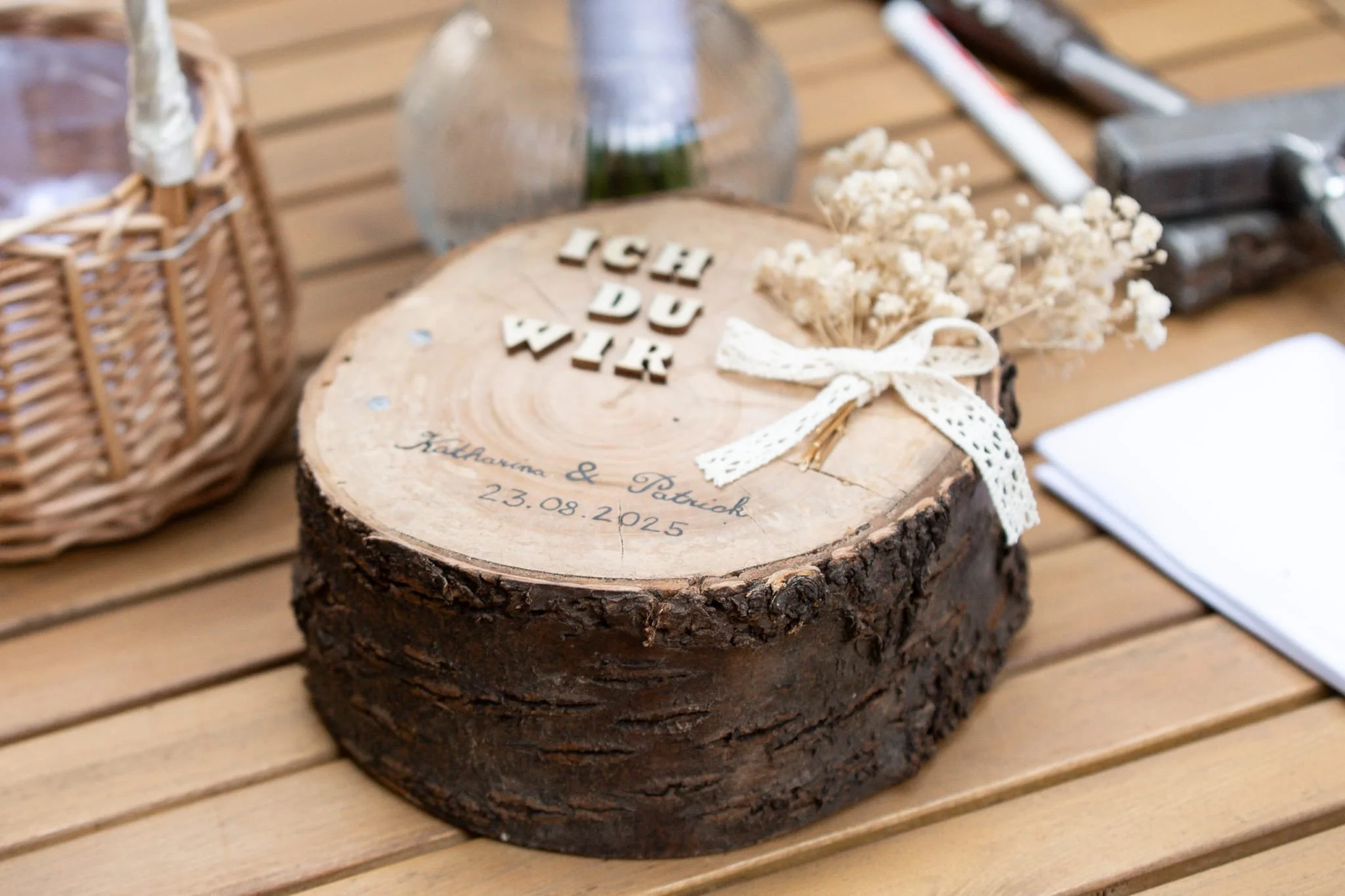 Dekoration Baumstamm Hochzeit