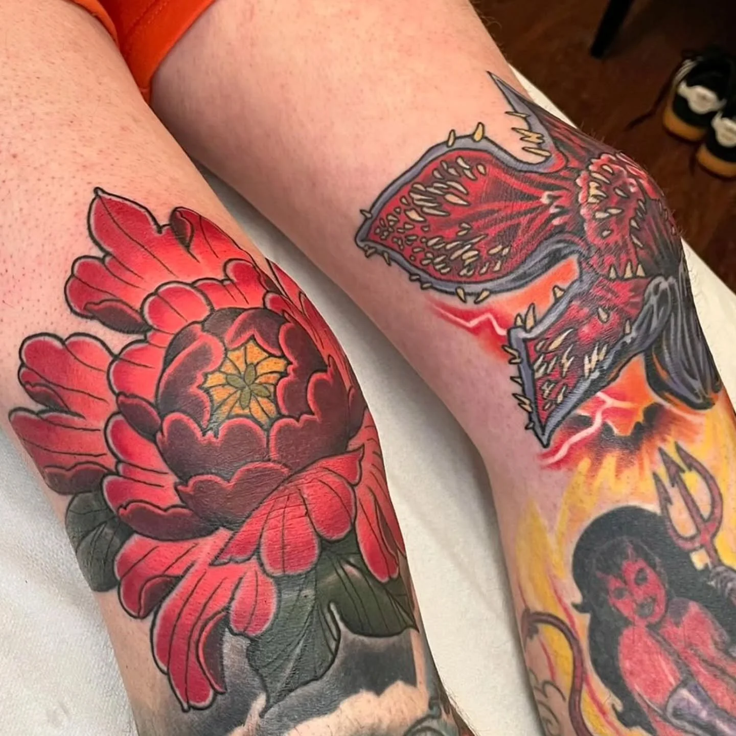 reposted from @mikeharpertattoo

#blackgalleon #blackgalleontattoo #mikeharpertattoo #kingslynntattoo #kingslynntattooartists #kneetattoos #strangerthingstattoo #peonytattoos