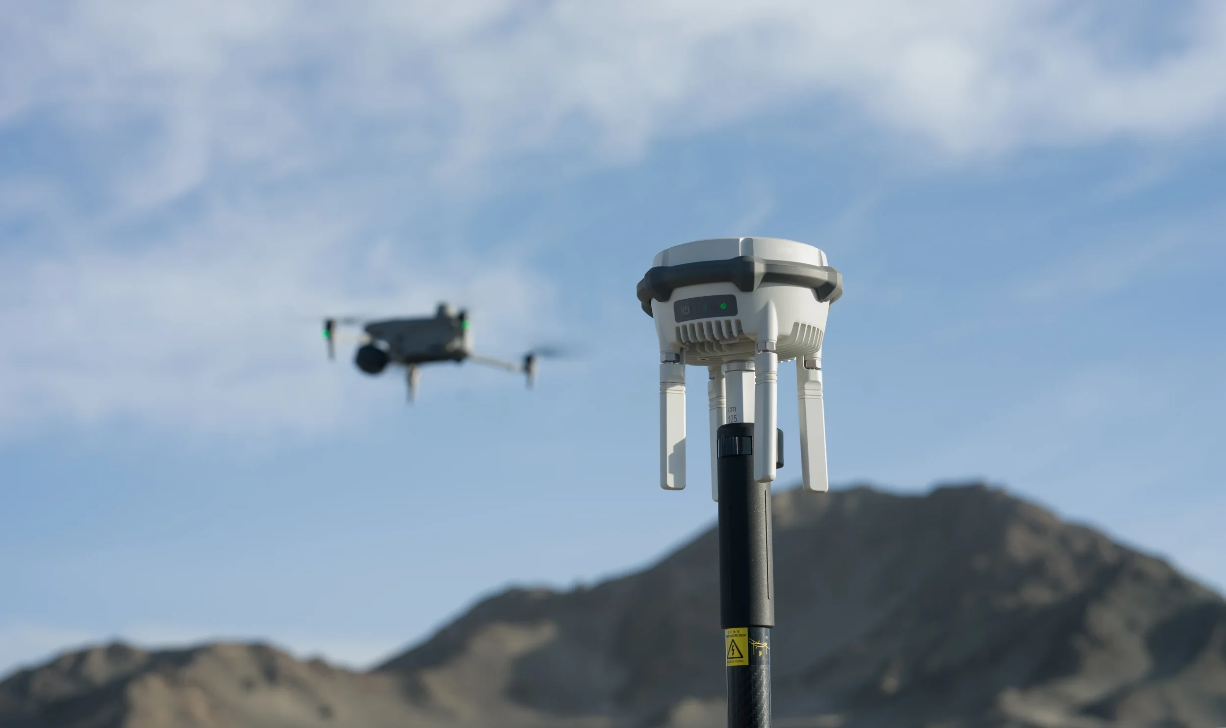 Hagyományos Földmérés vs. RTK Dróntechnológia: Miért Váltson Pontosabb és Gyorsabb Megoldásra?