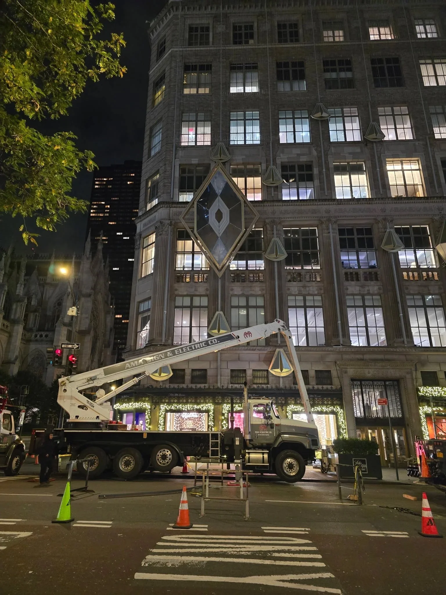Boom lift preparing for lift of scenic element