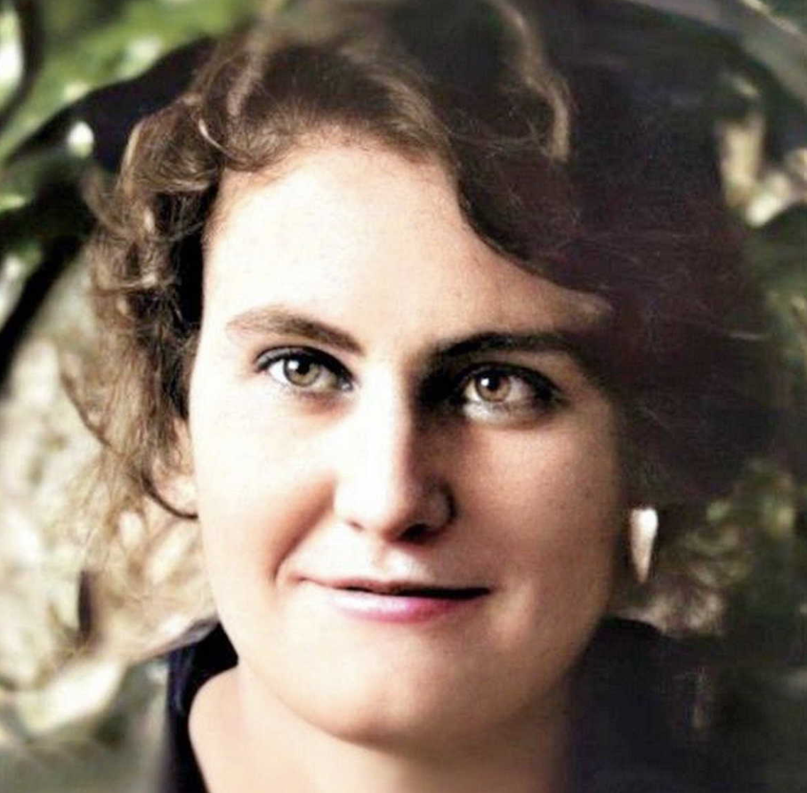 Flaudia Bell-Strout (1899-1995).png