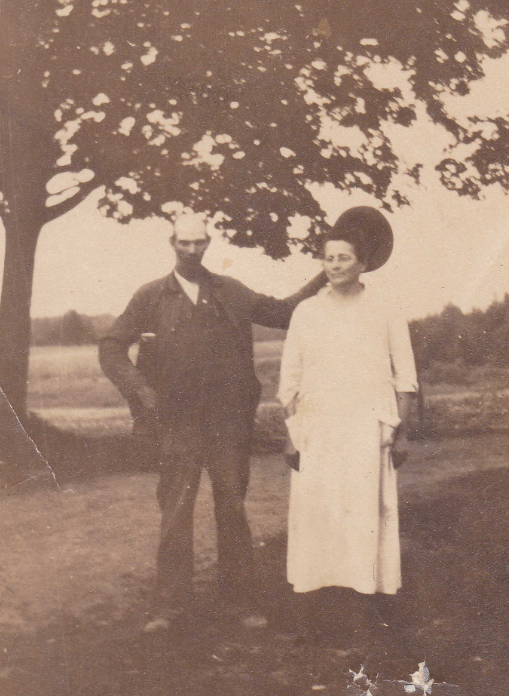 Manuel D. Strout (1875-1944) and Della Strout.png