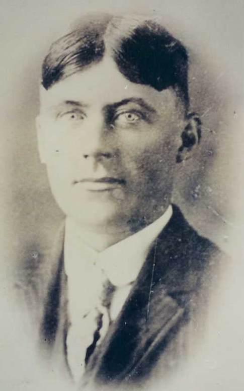 Ivory Clinton Strout (1888-1956) - 6th cousin 3x removed.png