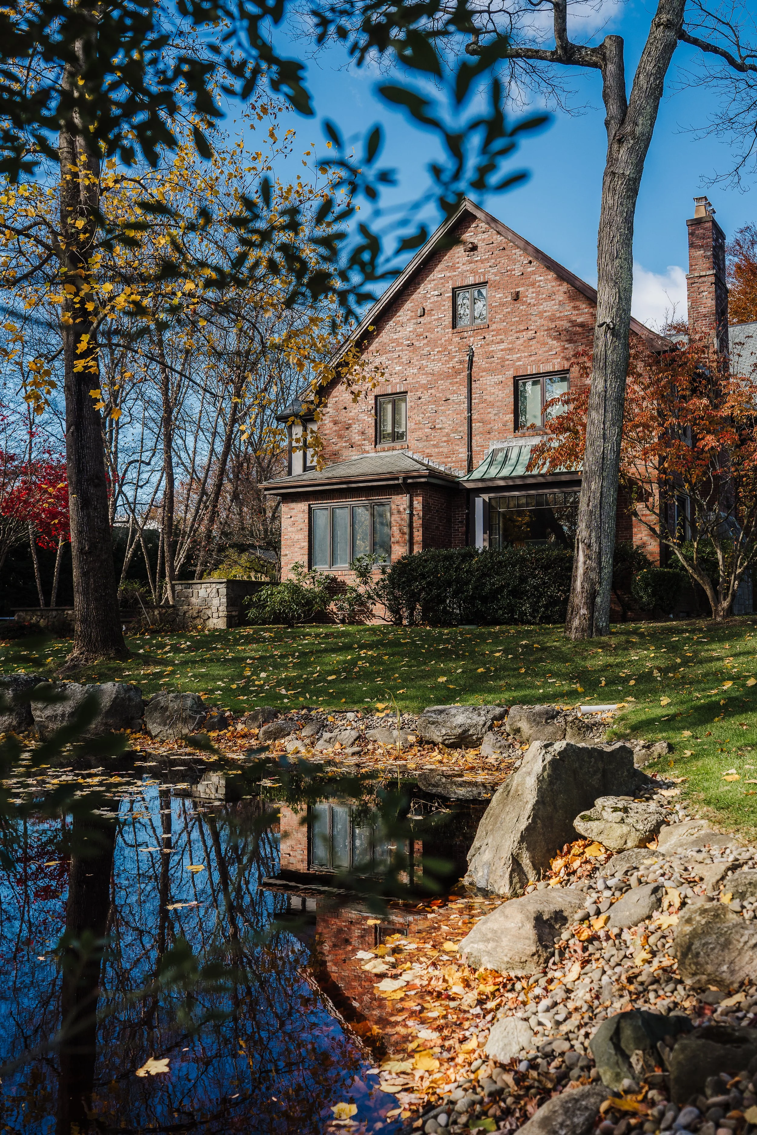 15 Peirce Road_HousecraftBooks18.jpg