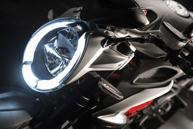 2016-MV-Agusta-Brutale-800-19.jpg