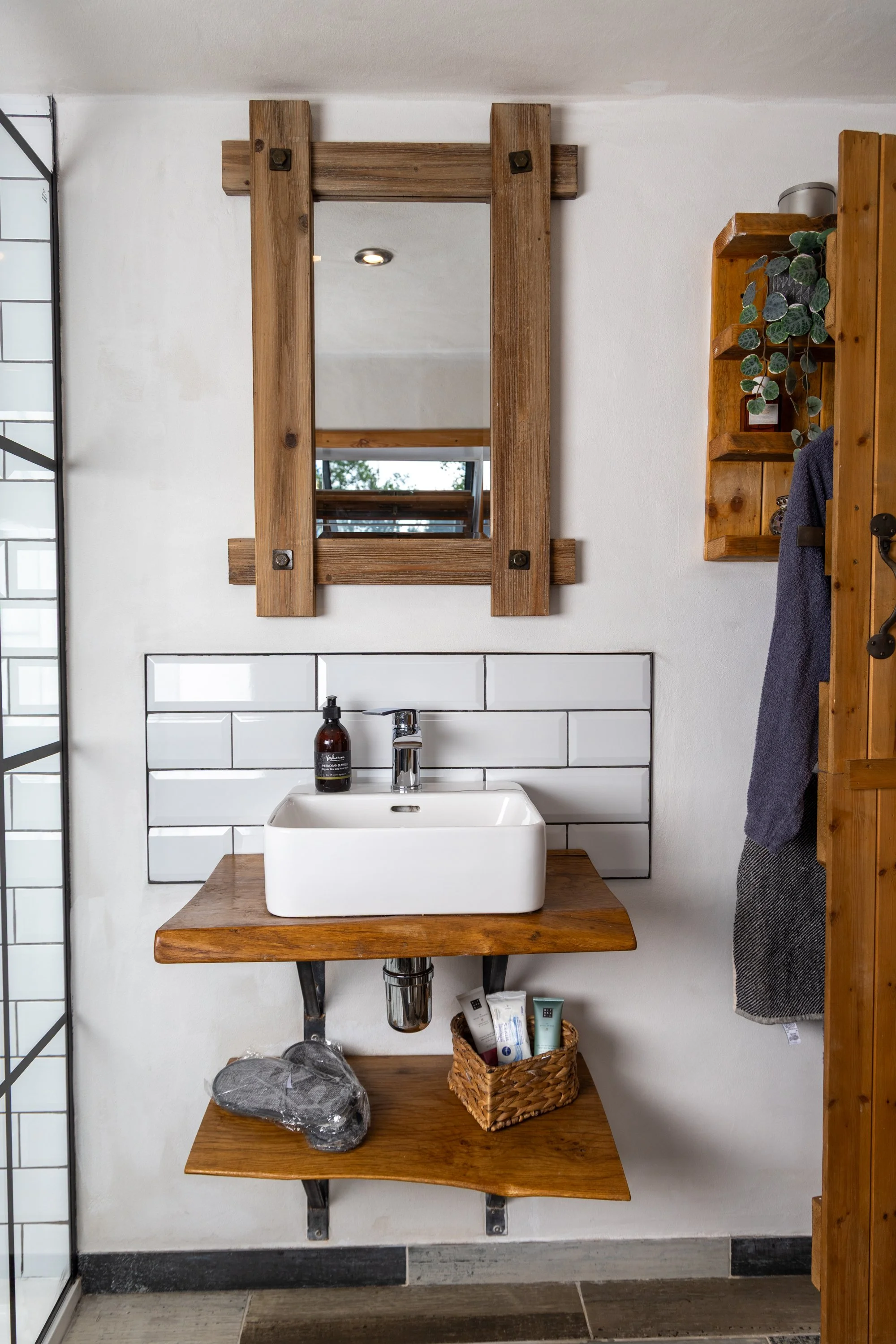 The Snug & River Hideaway-59.jpg