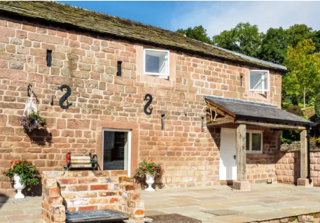 Luxury self‑catering cottage surrounded by nature