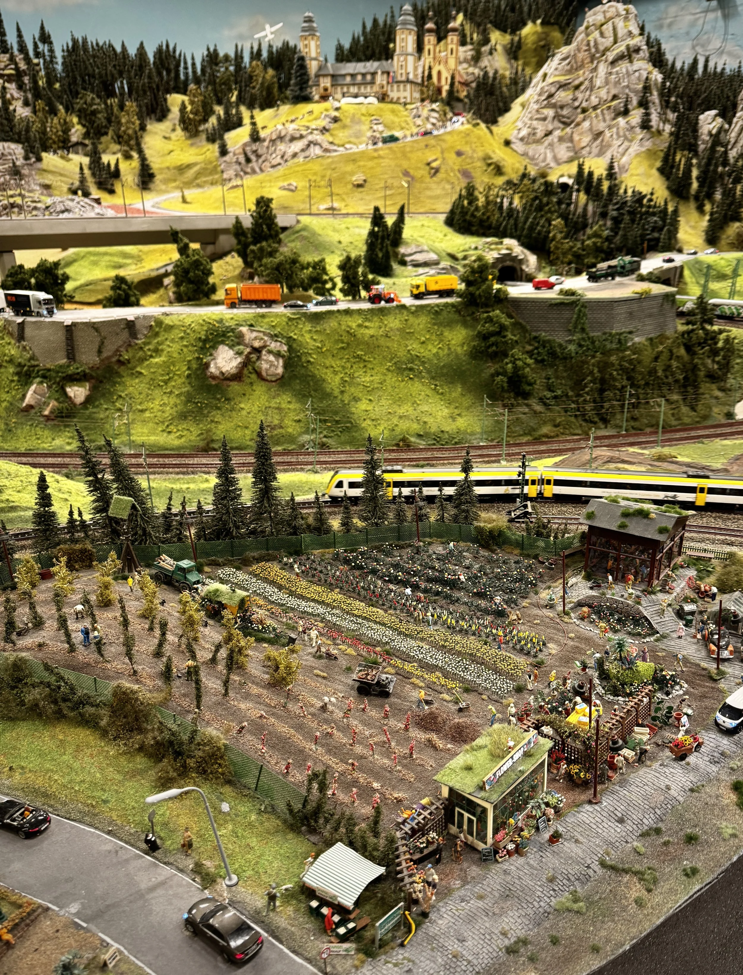 miniatur-wunderland-alpine-train-layout.jpg