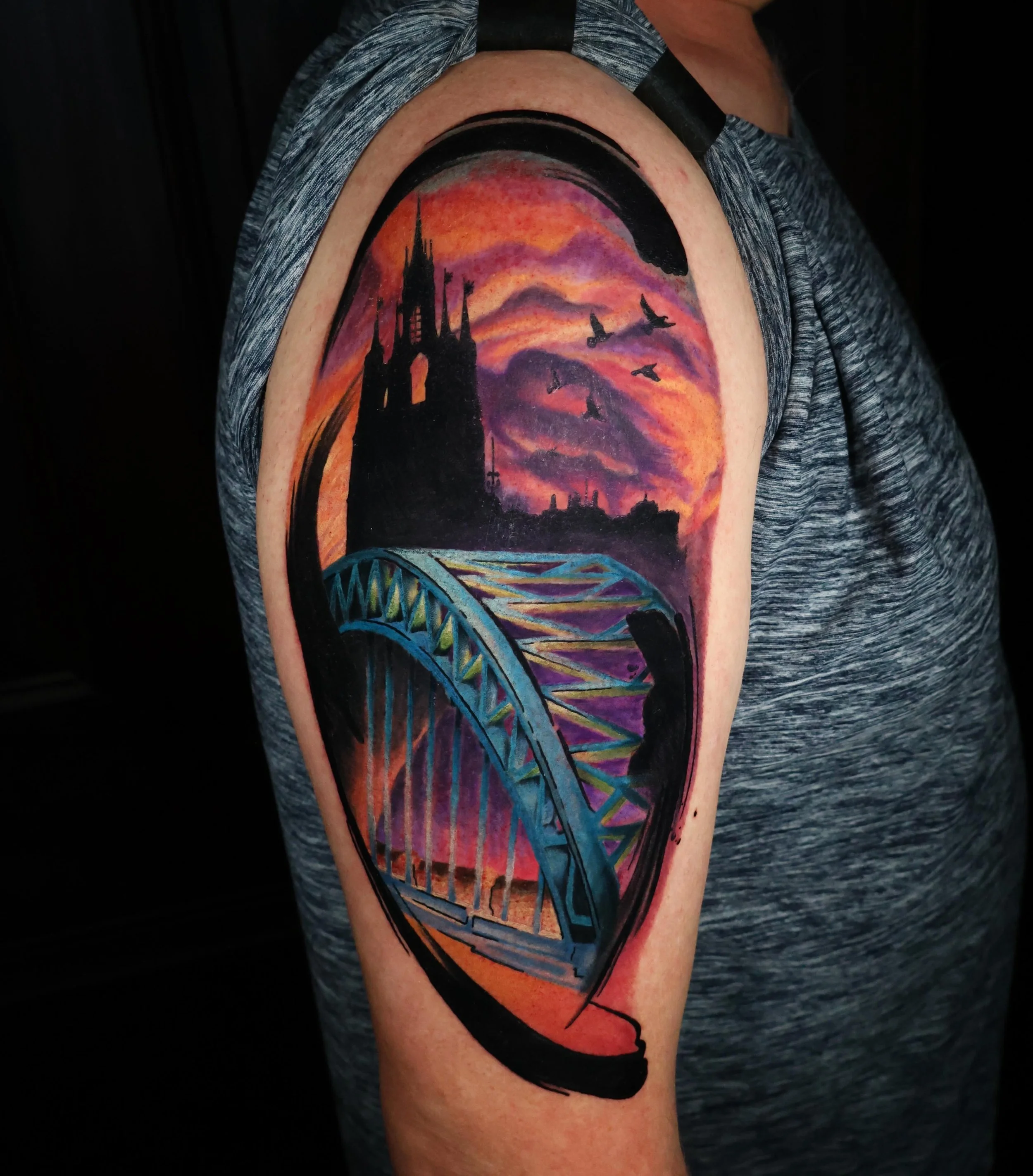 Some places become part of us. Tyne Bridge for Andy.

Designed to work in cohesion with The Angel of The North on his other arm, this one completed the set of cover ups these pieces cover.

Thank you for the trust Andy, such a pleasure to do these fo