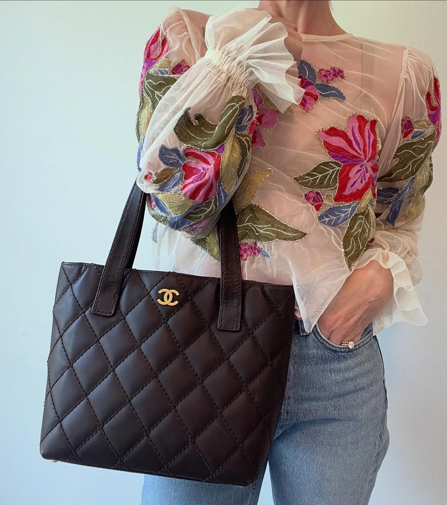 Chanel wild stitch tote in chocolate brown. Available in 1 week 🥰 

Designed by Karl Lagerfeld in the early 2000's. The cutest little size ❤️🫶🏼 no crazy Chanel price increases when you shop vintage 🙏🏻 

#shopvintage #chanel #chanelwildstitch #de
