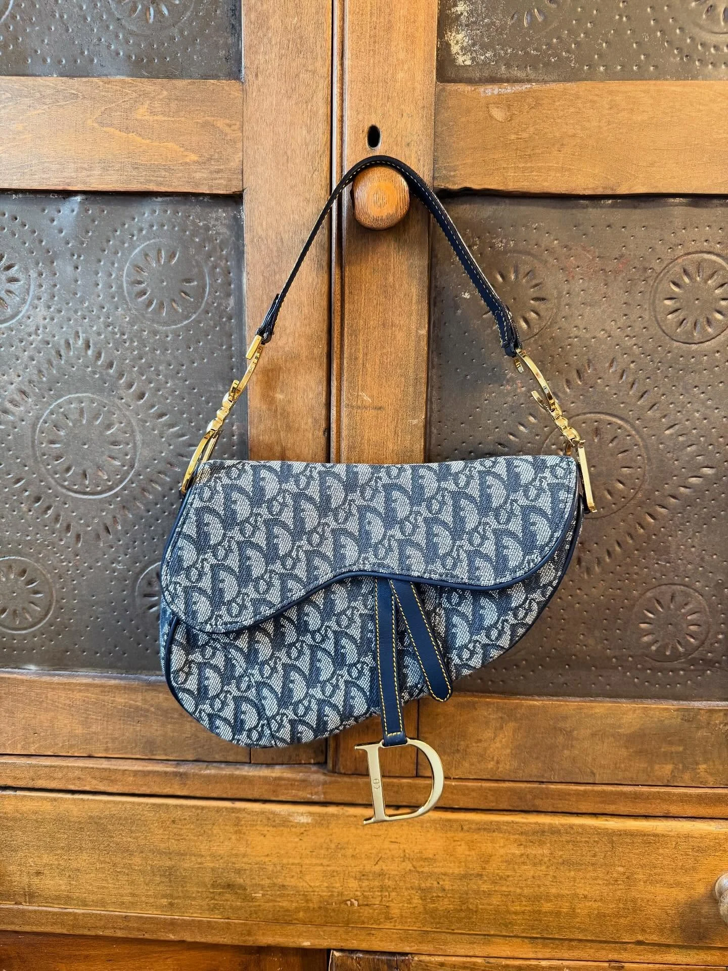 these bags + a couple more are LIVE on pre-loveit.com 🎉🫶🏼

#vintageprada #vintage #vintagebags #insta #shop #ootd #chanel #fendi #vintagefendi #diorsaddle