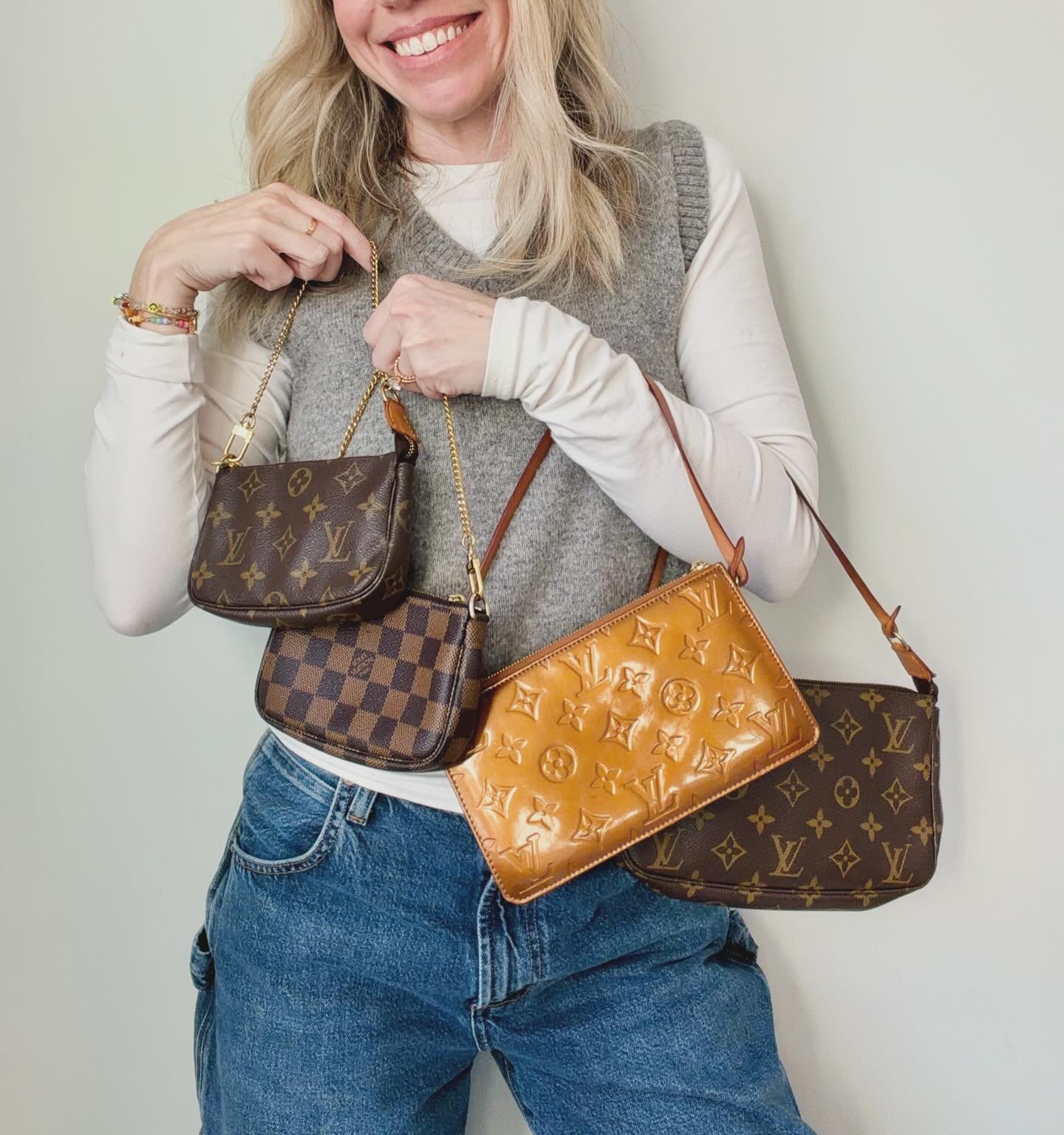 We have so many good LV pochettes 😍 DM me to get 10% off any of these cuties! 

#preloveit #louisvuitton #louisvuittonlexingtonvernis #vernisbag #vintagelv