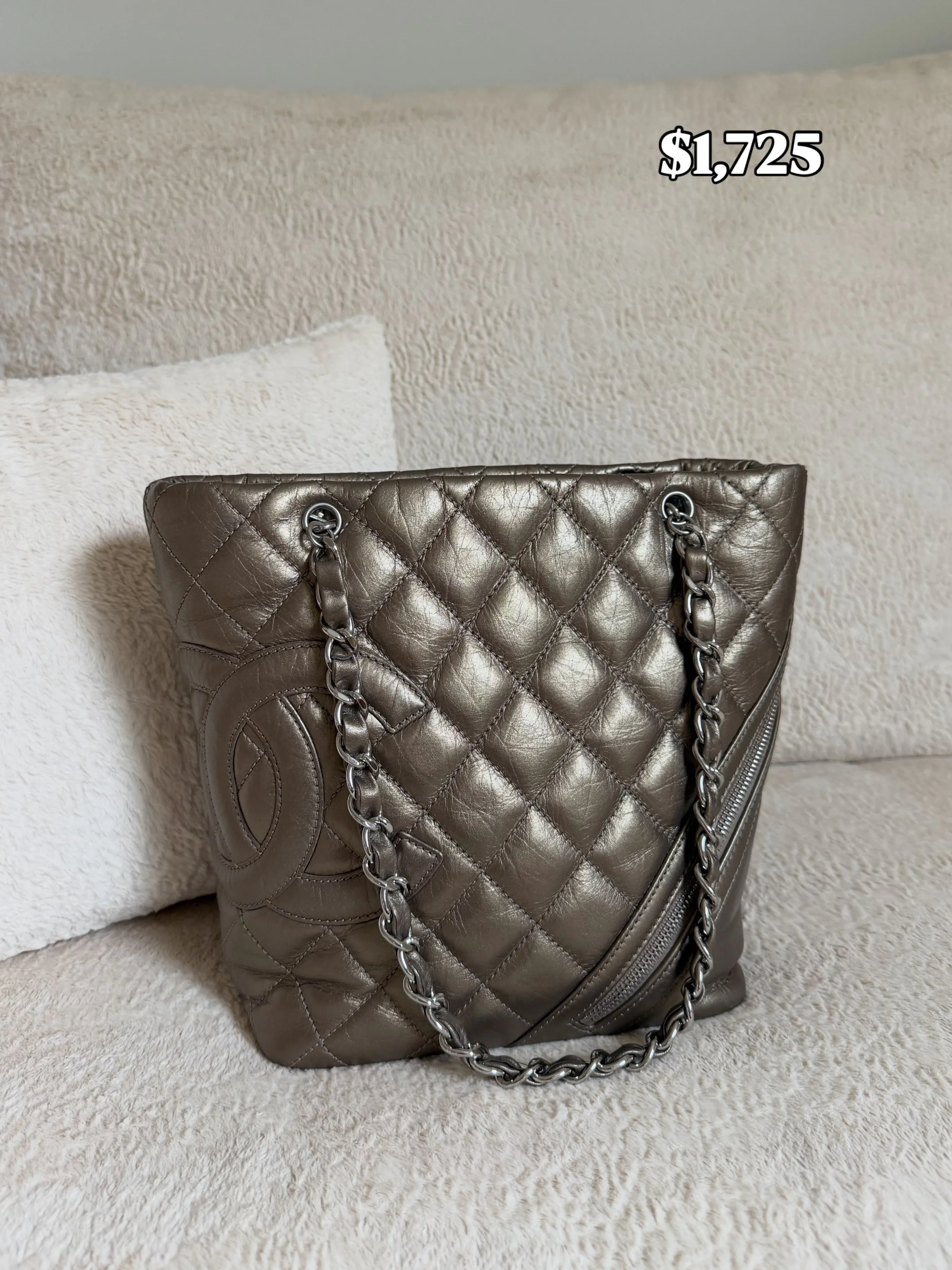 Two vintage, preloved beauties available tomorrow 8/31 @ 7:30pm est at pre-loveit.com ⬇️ 

🫶🏻 CC Cambon Metallic Bronze Diagnal Zip Tote: 2006-2008
🫶🏻 CC Pony Hair Pochette w/ Gold Trim: 2000-2002

Includes shipping &amp; entrupy COA ✅🩷