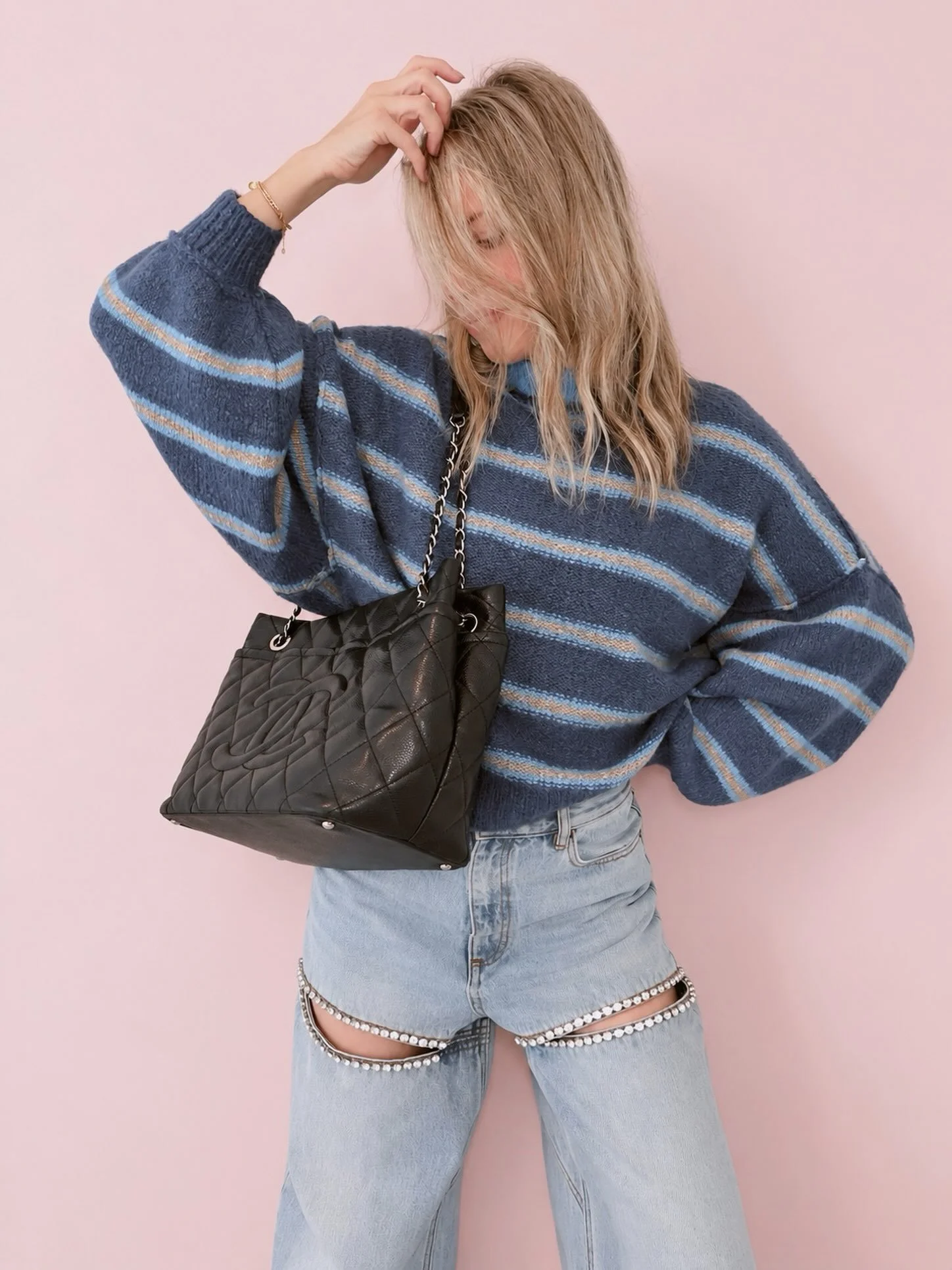 File this under bags I didn't know I needed (part 20 😂): the Chanel shopper tote in black caviar 😍 incredibly durable and classic. 

$1925 available tonight @ 7PM EST pre-loveit.com ⚡️