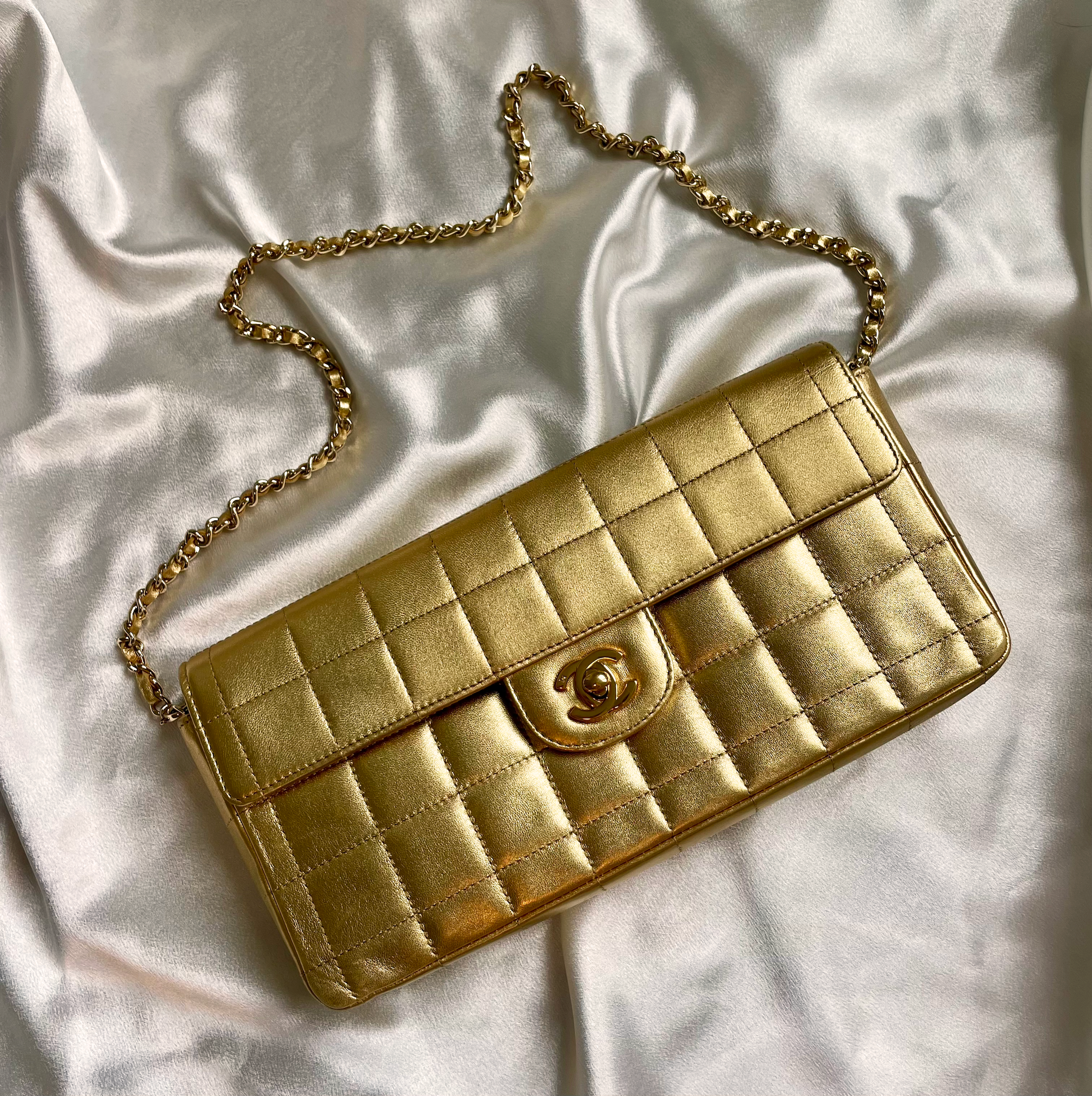 chanel_gold.png