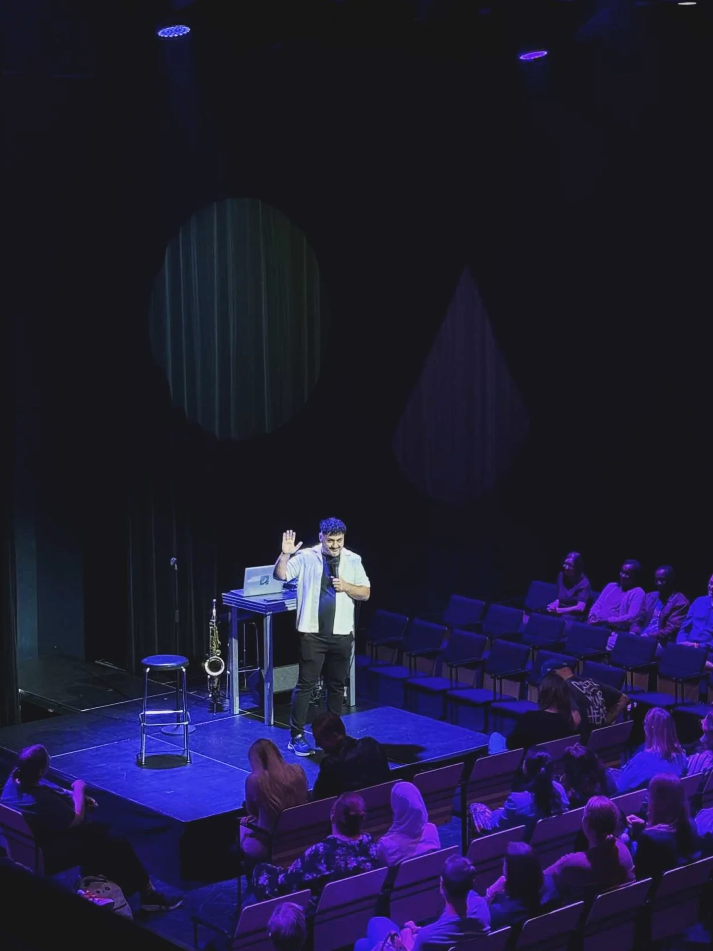 What a weekend! T&auml;n&auml; viikonloppuna esiinnyin kahdessa lempiklubissani Helsingiss&auml;: It&auml;kuskuksessa ja Kumpulassa! Meill&auml; oli niin hauskaa!

#helsinki #standup #standupsuomi #it&auml;helsinki #kumpula