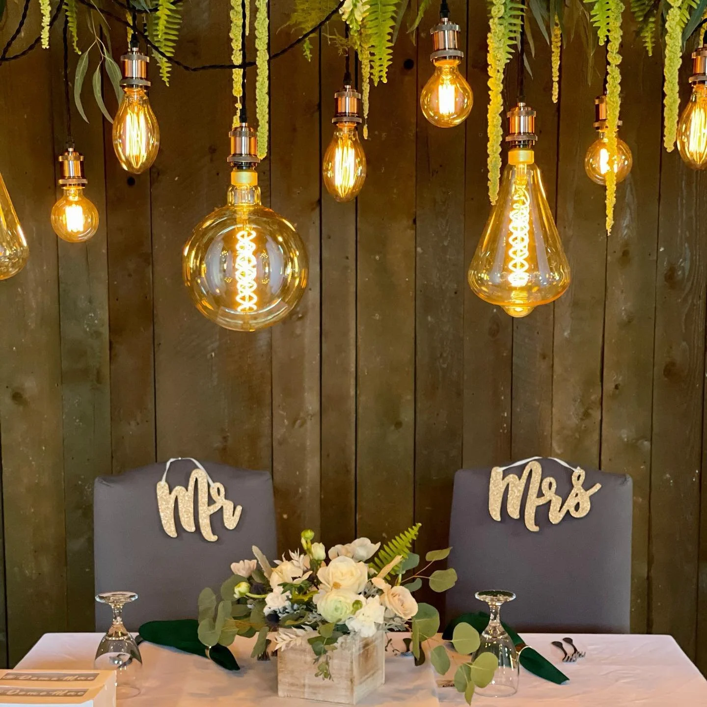 Bear Mountain - Edison Chandelier over the Sweetheart Table.jpg