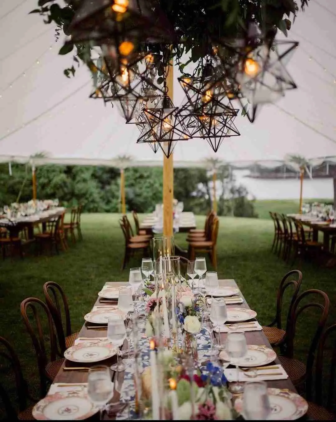 Edison Chandelier with Star Pendants Tent - low res.jpg