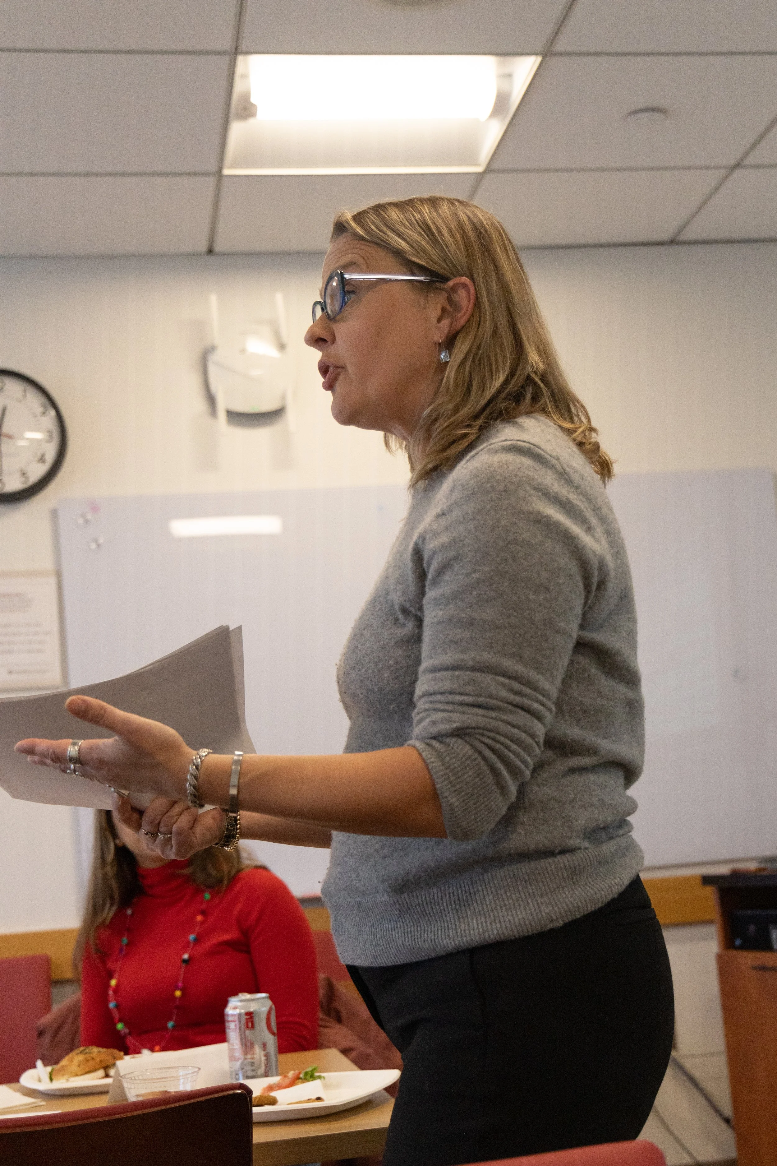 Mara Bolis running a workshop session with students. Mara speaks to people about generative AI skills and adoption.