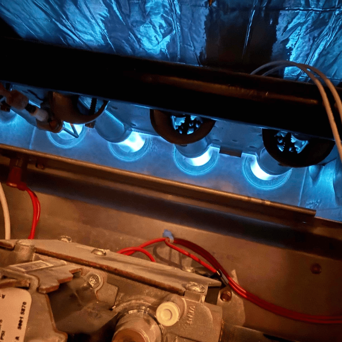 Furnace burning gas efficiently