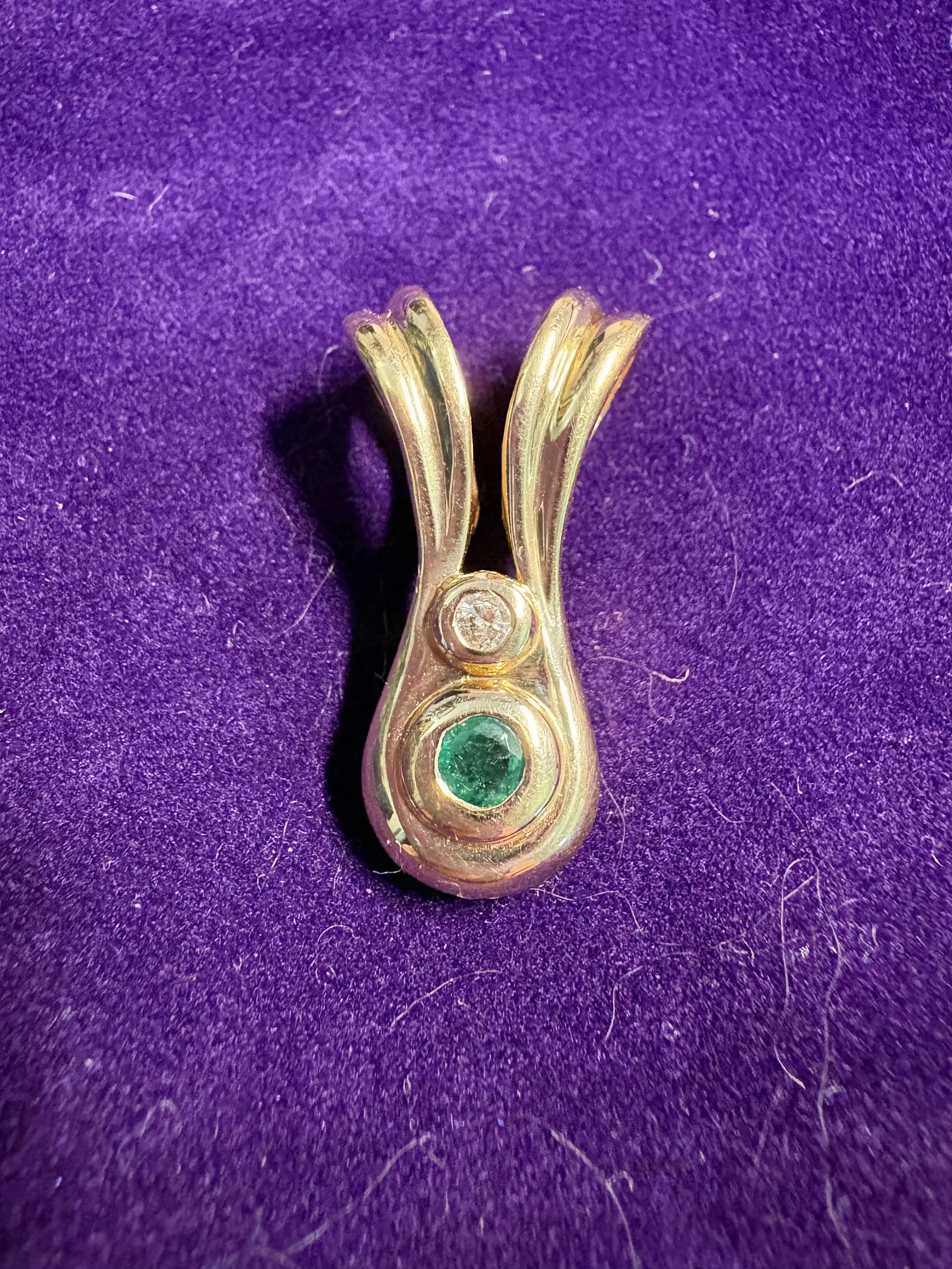 Elegant Emerald and Diamond Pendant