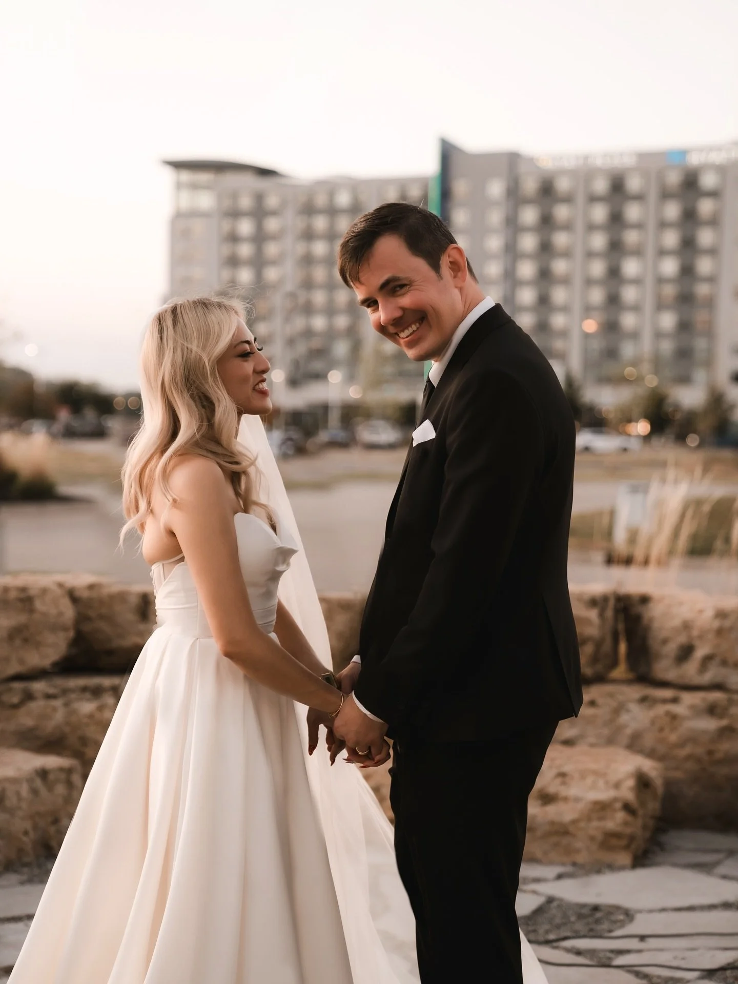 One Year Ago Today 🗓️❤️

#quadcitiesphotographer #eastmoline #ilwedding #iowawedding #midwestweddings