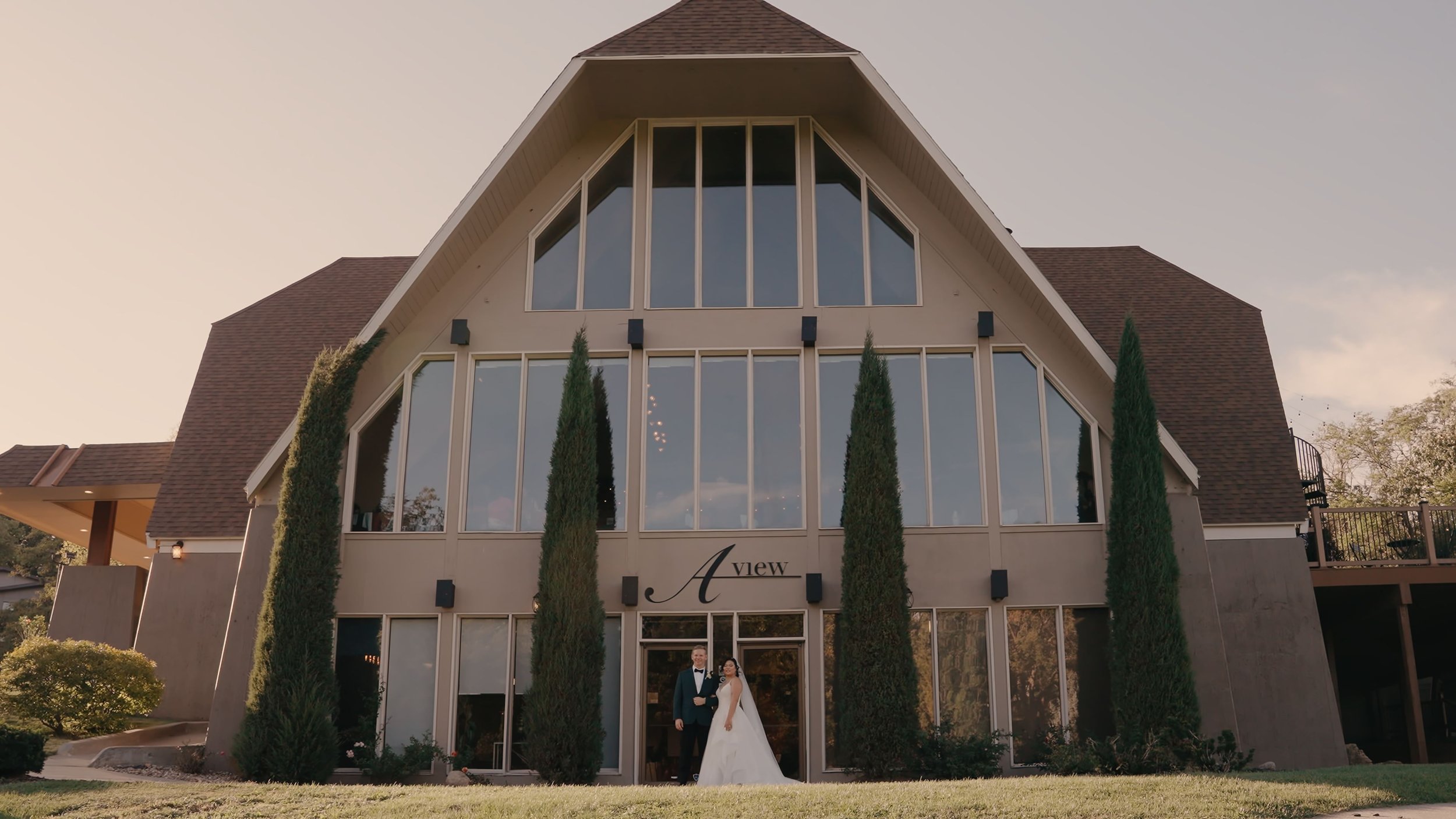 Fall Elegance: Alex + Tao at A View in Fontenelle Hills